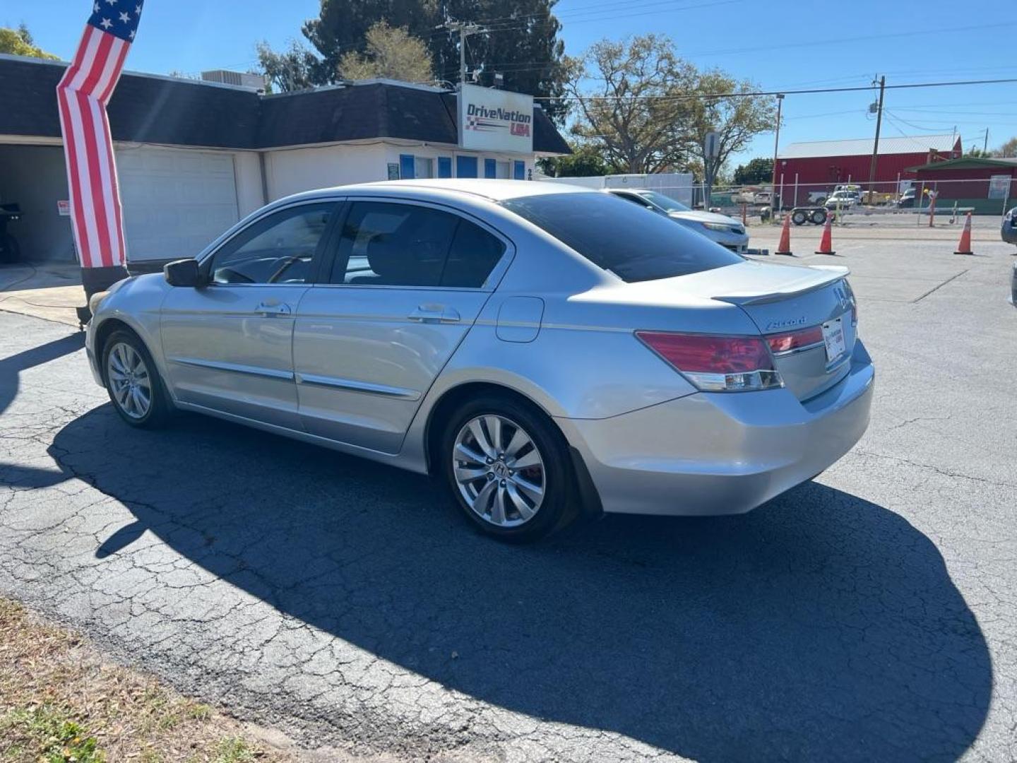 2011 SILVER HONDA ACCORD EX (1HGCP2F70BA) with an 2.4L engine, Automatic transmission, located at 2929 9th St. West, Bradenton, 34205, (941) 242-2810, 27.473591, -82.570679 - Photo#4