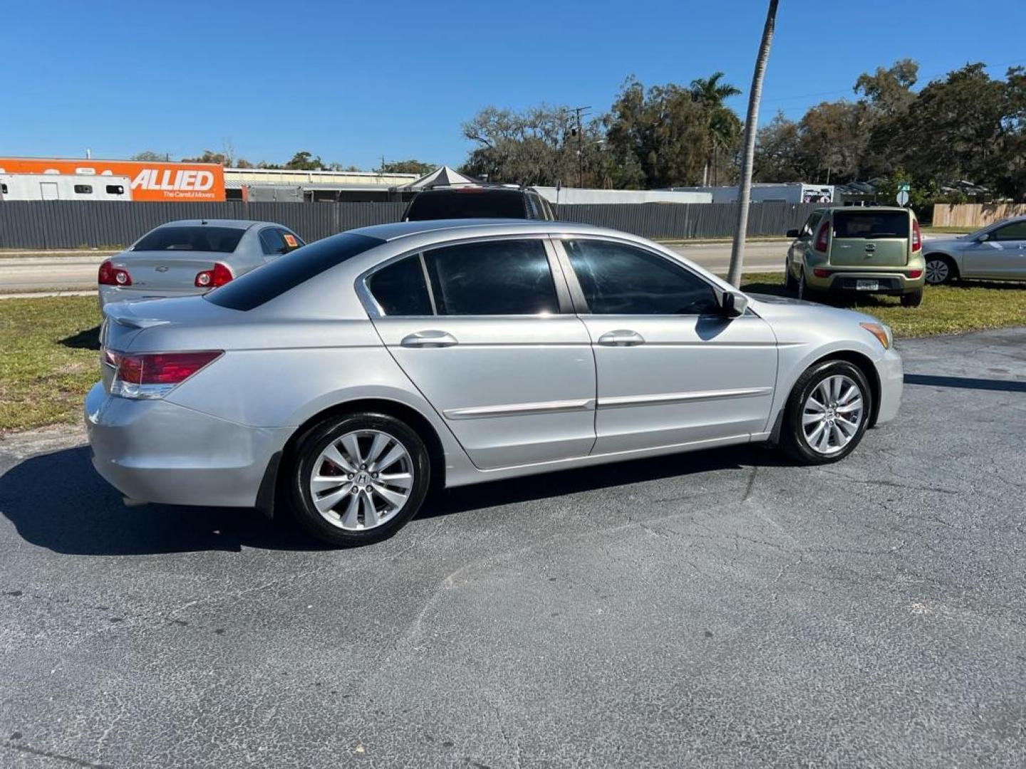 2011 SILVER HONDA ACCORD EX (1HGCP2F70BA) with an 2.4L engine, Automatic transmission, located at 2929 9th St. West, Bradenton, 34205, (941) 242-2810, 27.473591, -82.570679 - Photo#6