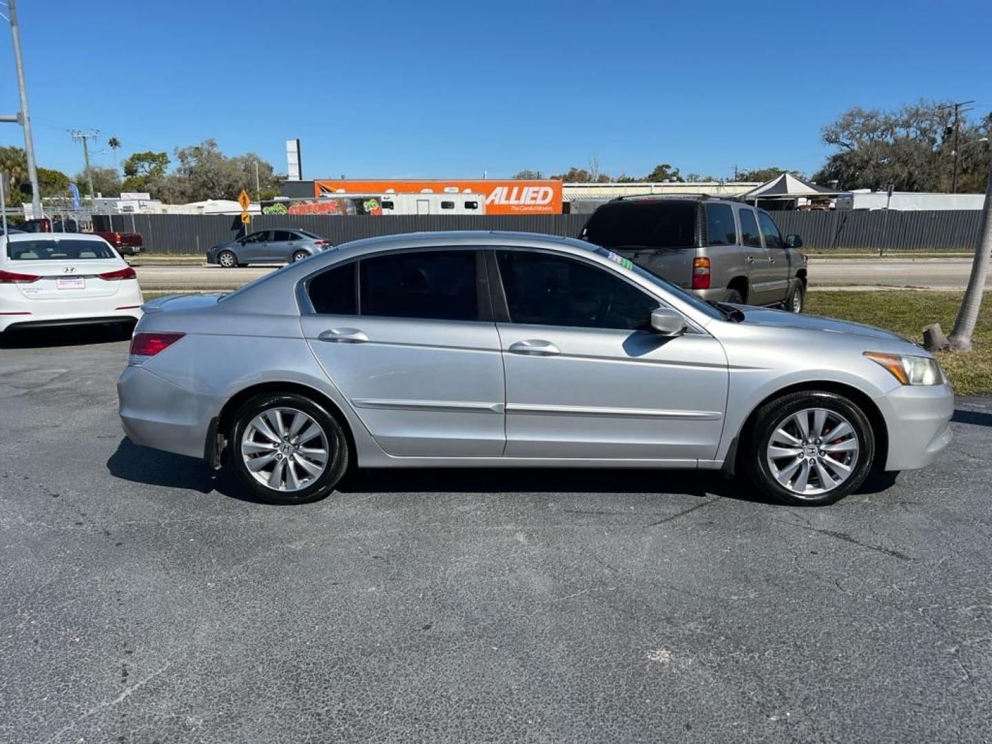 2011 SILVER HONDA ACCORD EX (1HGCP2F70BA) with an 2.4L engine, Automatic transmission, located at 2929 9th St. West, Bradenton, 34205, (941) 242-2810, 27.473591, -82.570679 - Photo#7