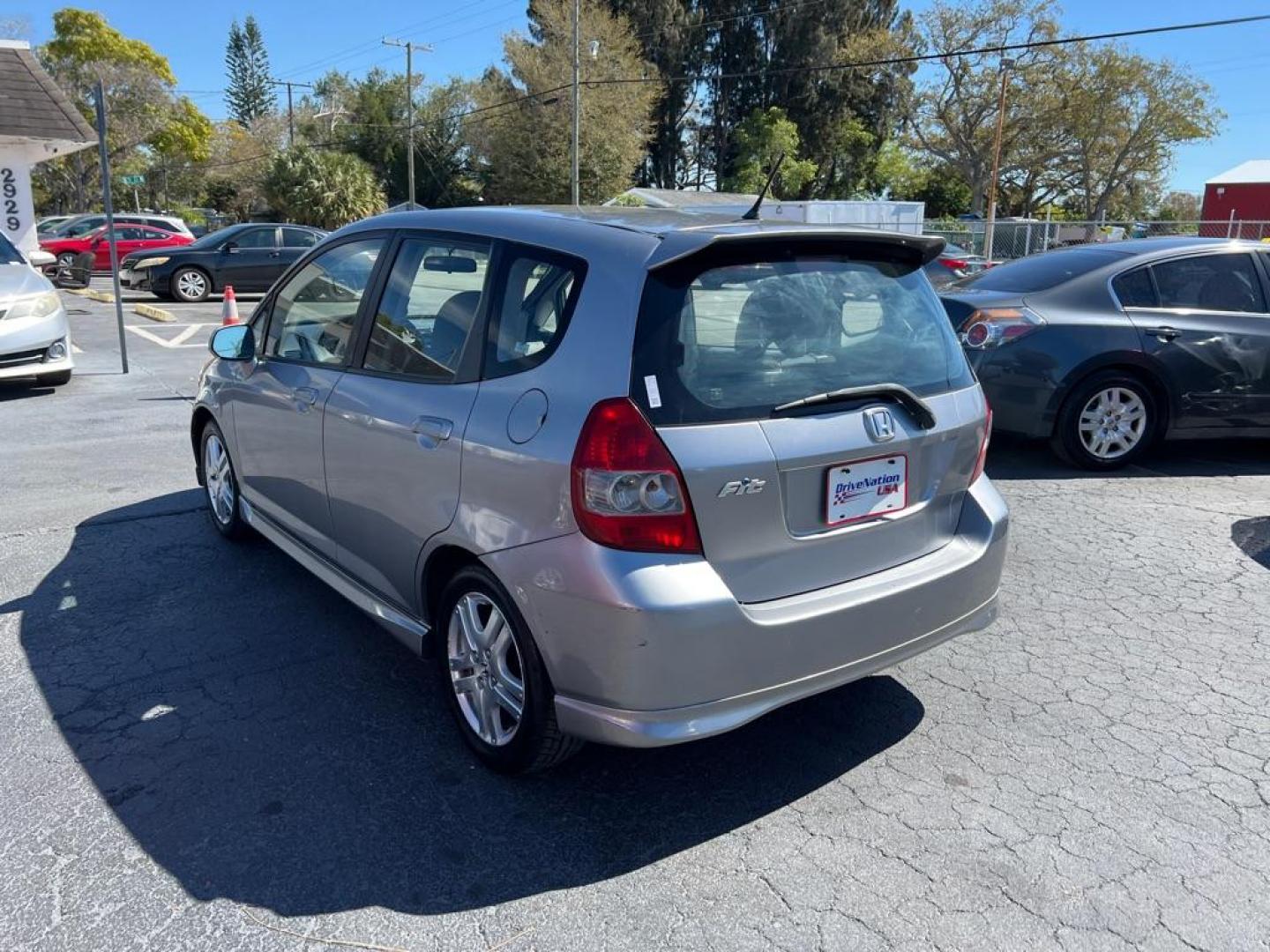 2007 GRAY HONDA FIT S (JHMGD38637S) with an 1.5L engine, Automatic transmission, located at 2929 9th St. West, Bradenton, 34205, (941) 242-2810, 27.473591, -82.570679 - Photo#4