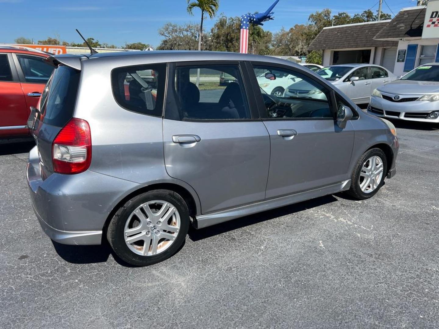 2007 GRAY HONDA FIT S (JHMGD38637S) with an 1.5L engine, Automatic transmission, located at 2929 9th St. West, Bradenton, 34205, (941) 242-2810, 27.473591, -82.570679 - Photo#6