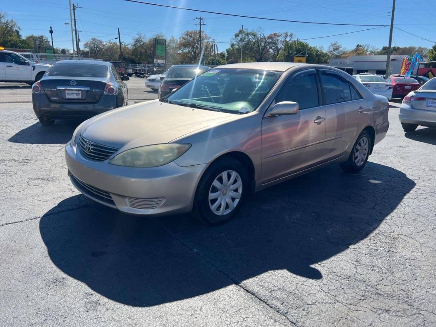 2005 TAN TOYOTA CAMRY LE (4T1BE32K55U) with an 2.4L engine, Automatic transmission, located at 2929 9th St. West, Bradenton, 34205, (941) 242-2810, 27.473591, -82.570679 - Photo#3