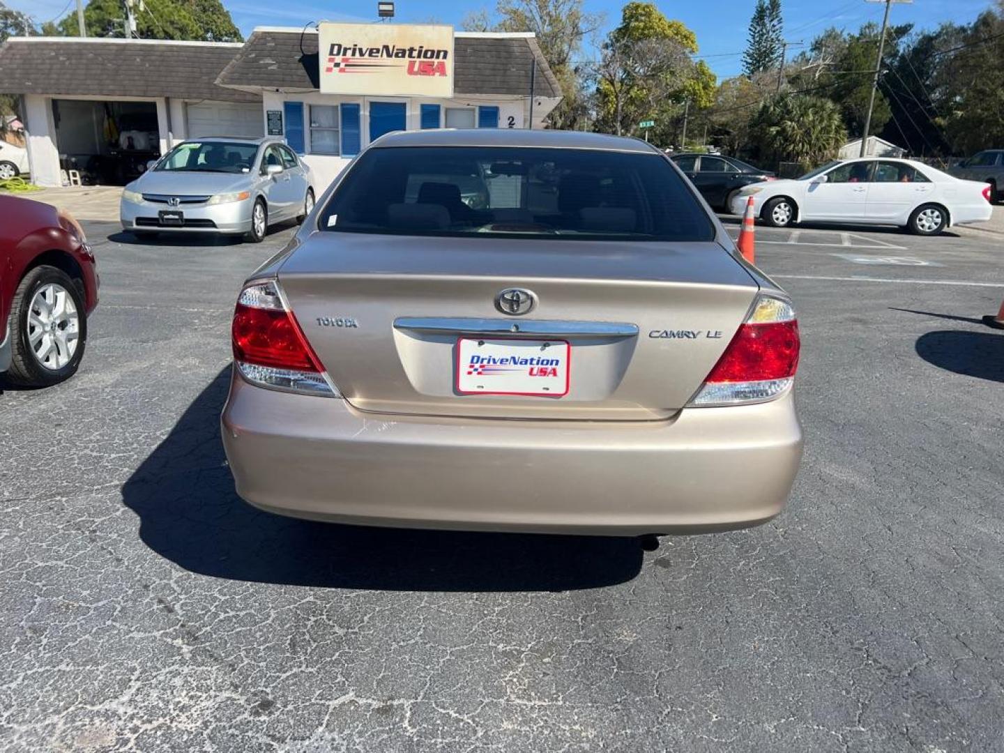 2005 TAN TOYOTA CAMRY LE (4T1BE32K55U) with an 2.4L engine, Automatic transmission, located at 2929 9th St. West, Bradenton, 34205, (941) 242-2810, 27.473591, -82.570679 - Photo#4