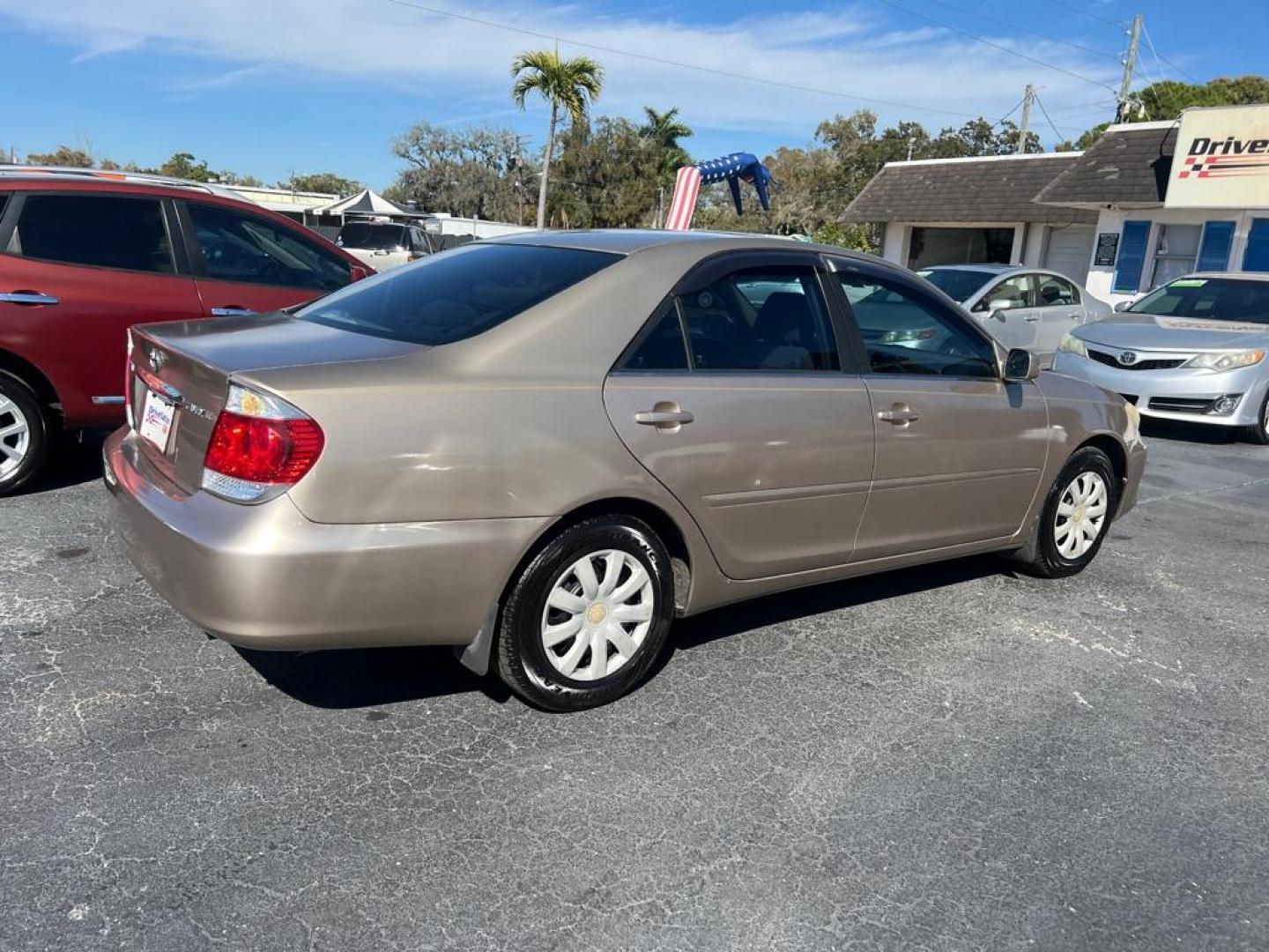 2005 TAN TOYOTA CAMRY LE (4T1BE32K55U) with an 2.4L engine, Automatic transmission, located at 2929 9th St. West, Bradenton, 34205, (941) 242-2810, 27.473591, -82.570679 - Photo#5