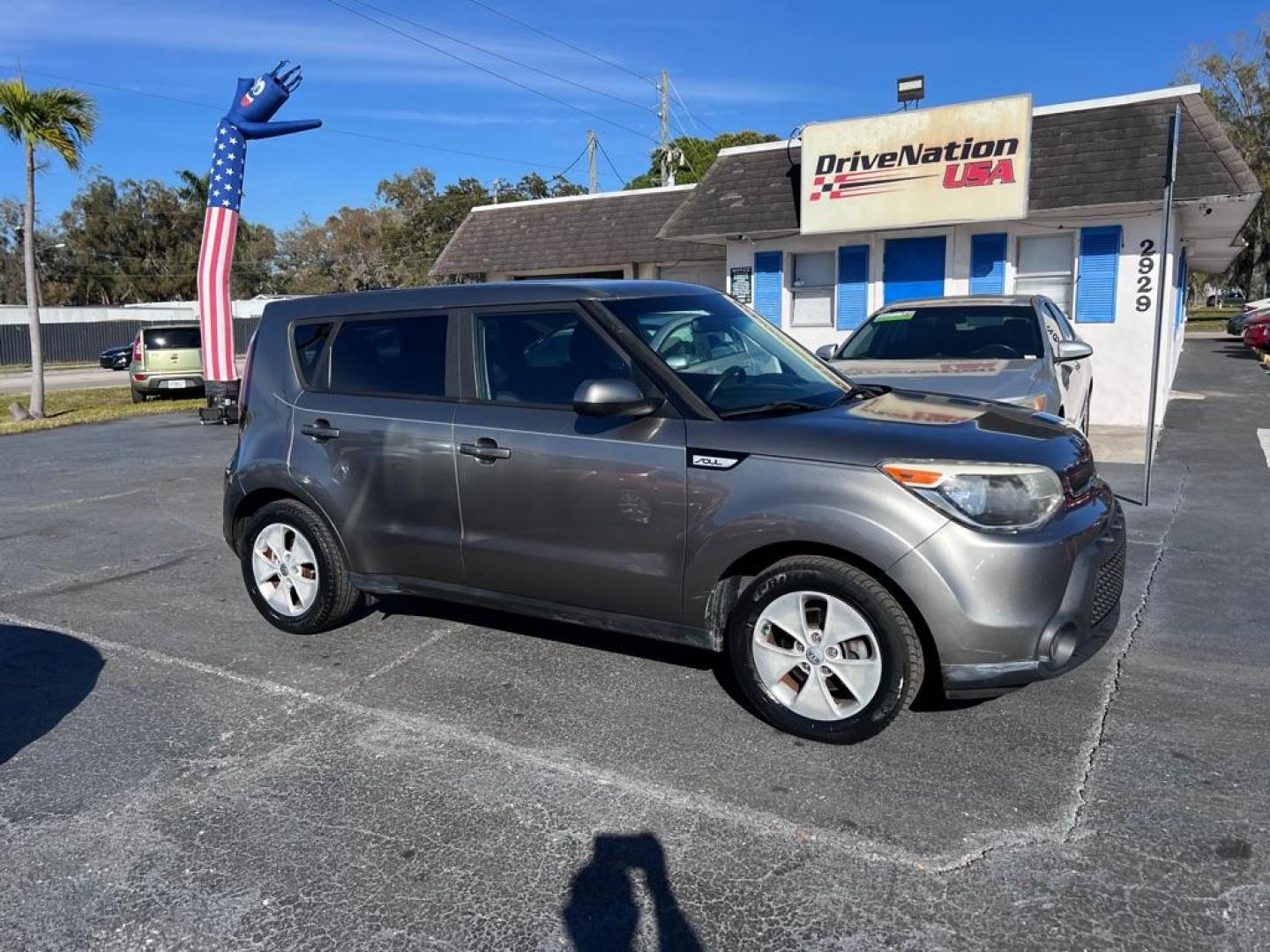 2016 GRAY KIA SOUL + (KNDJN2A21G7) with an 1.6L engine, Automatic transmission, located at 2929 9th St. West, Bradenton, 34205, (941) 242-2810, 27.473591, -82.570679 - Photo#0