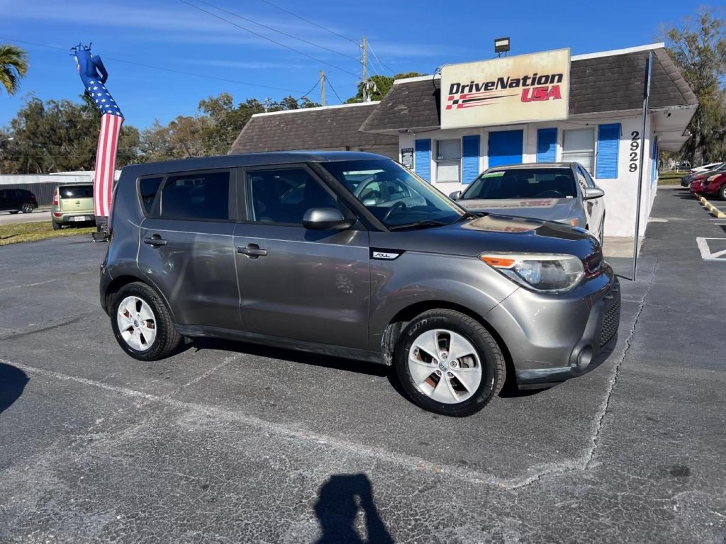 2016 GRAY KIA SOUL + (KNDJN2A21G7) with an 1.6L engine, Automatic transmission, located at 2929 9th St. West, Bradenton, 34205, (941) 242-2810, 27.473591, -82.570679 - Photo#1