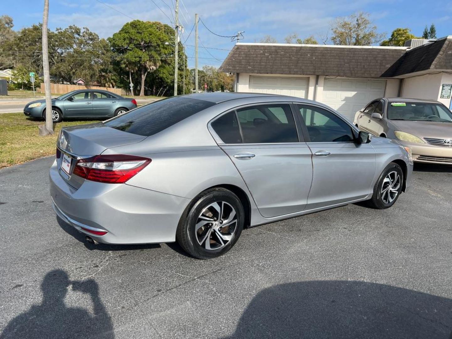 2016 SILVER HONDA ACCORD LX (1HGCR2F37GA) with an 2.4L engine, Continuously Variable transmission, located at 2929 9th St. West, Bradenton, 34205, (941) 242-2810, 27.473591, -82.570679 - Photo#7