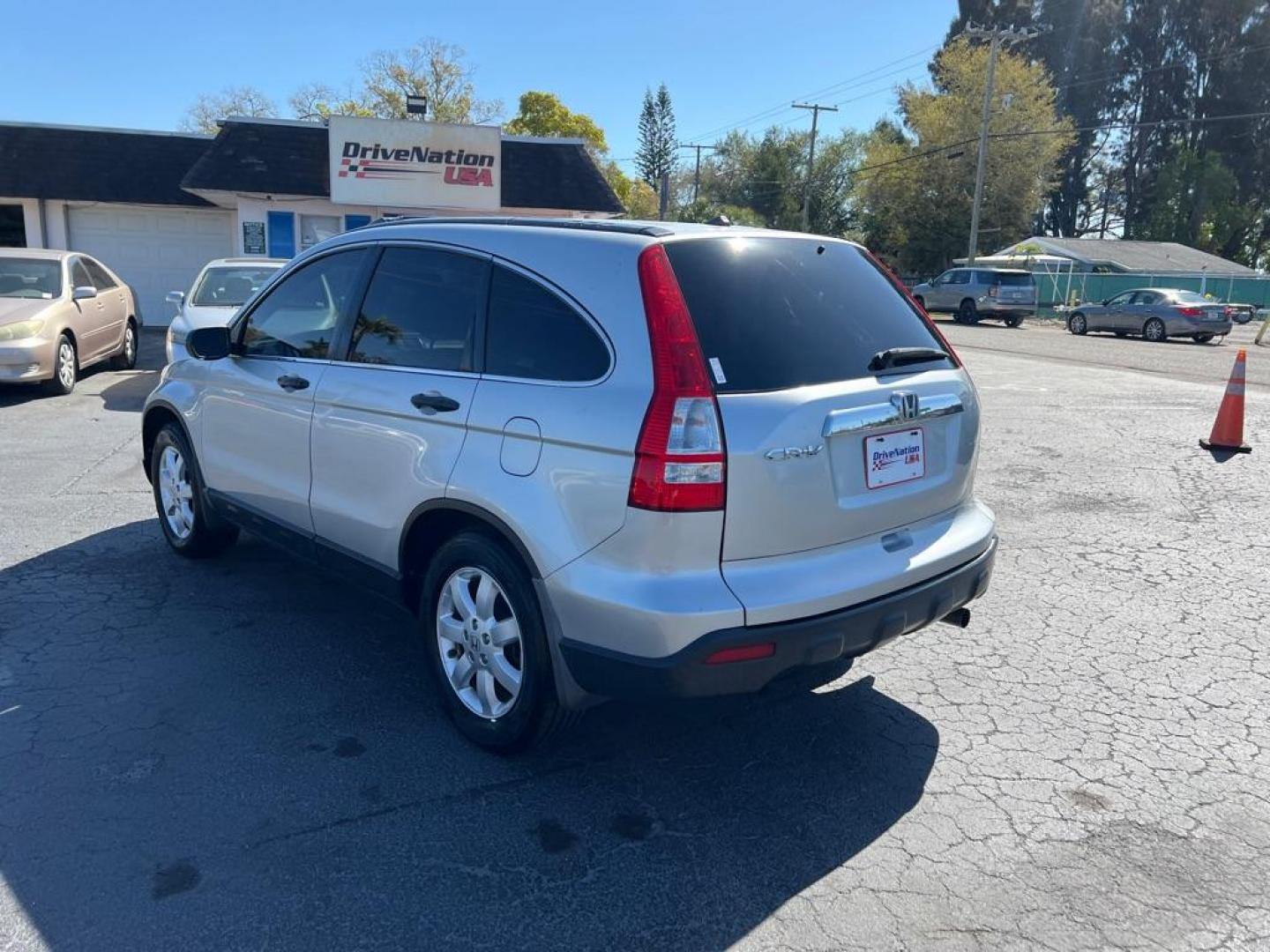 2009 SILVER HONDA CR-V EX (3CZRE38539G) with an 2.4L engine, Automatic transmission, located at 2929 9th St. West, Bradenton, 34205, (941) 242-2810, 27.473591, -82.570679 - Photo#5