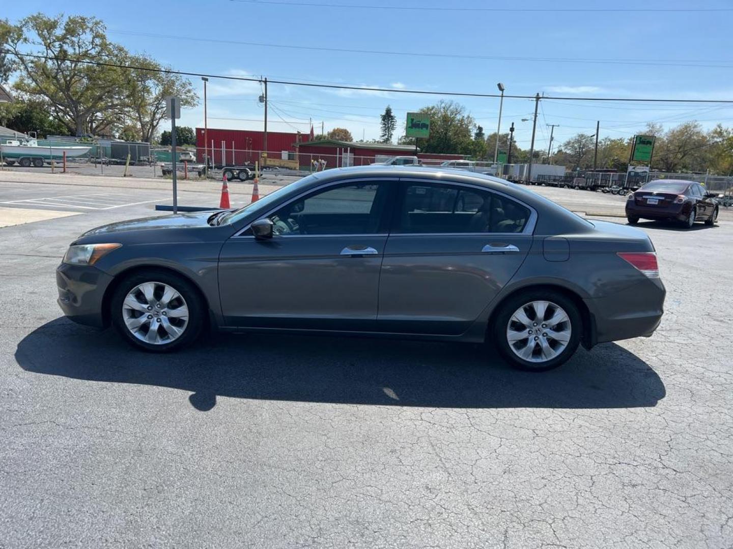 2010 GRAY HONDA ACCORD EXL (1HGCP3F8XAA) with an 3.5L engine, Automatic transmission, located at 2929 9th St. West, Bradenton, 34205, (941) 242-2810, 27.473591, -82.570679 - Photo#4