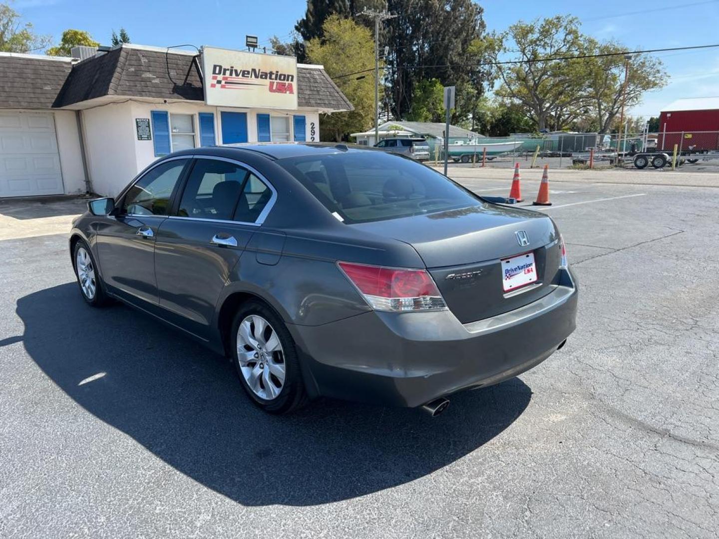 2010 GRAY HONDA ACCORD EXL (1HGCP3F8XAA) with an 3.5L engine, Automatic transmission, located at 2929 9th St. West, Bradenton, 34205, (941) 242-2810, 27.473591, -82.570679 - Photo#5