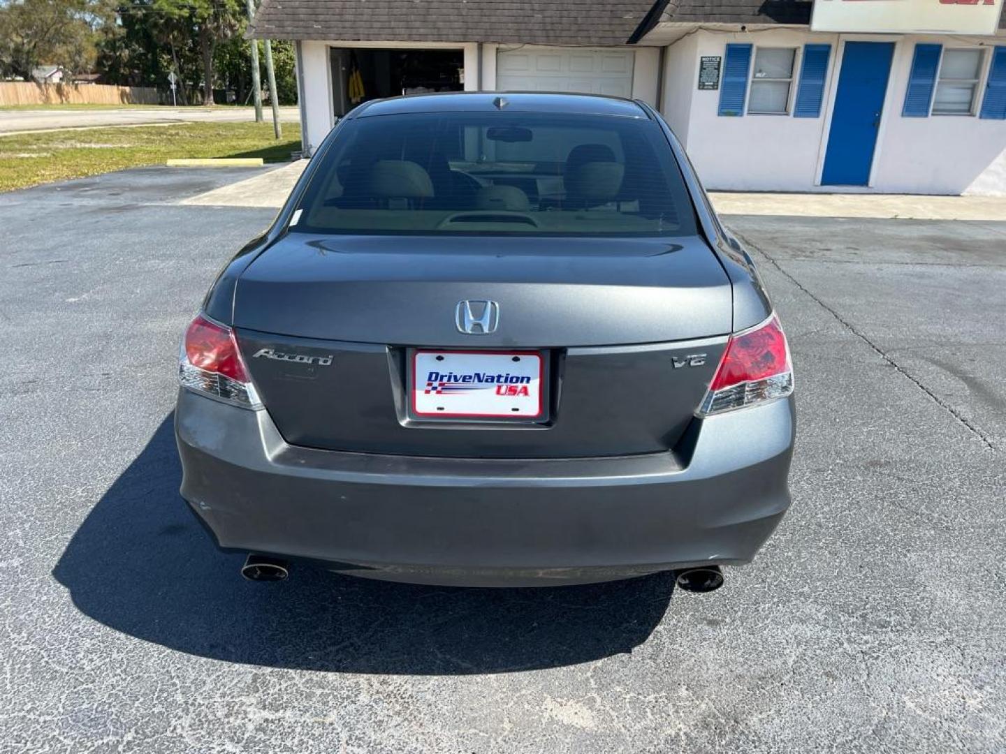 2010 GRAY HONDA ACCORD EXL (1HGCP3F8XAA) with an 3.5L engine, Automatic transmission, located at 2929 9th St. West, Bradenton, 34205, (941) 242-2810, 27.473591, -82.570679 - Photo#6