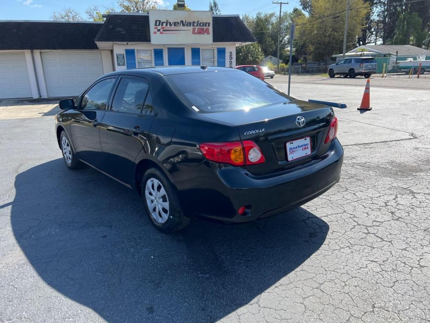 2009 BLACK TOYOTA COROLLA LE (JTDBL40E599) with an 1.8L engine, Automatic transmission, located at 2929 9th St. West, Bradenton, 34205, (941) 242-2810, 27.473591, -82.570679 - Photo#5