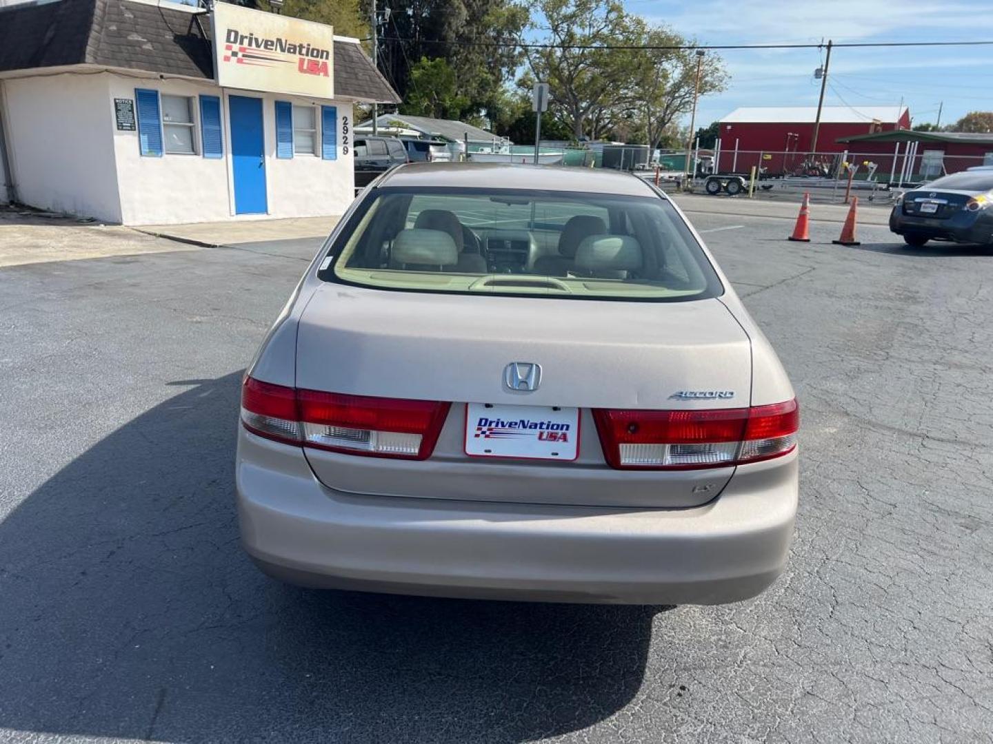 2004 GOLD HONDA ACCORD LX (JHMCM56414C) with an 2.4L engine, Automatic transmission, located at 2929 9th St. West, Bradenton, 34205, (941) 242-2810, 27.473591, -82.570679 - Photo#6