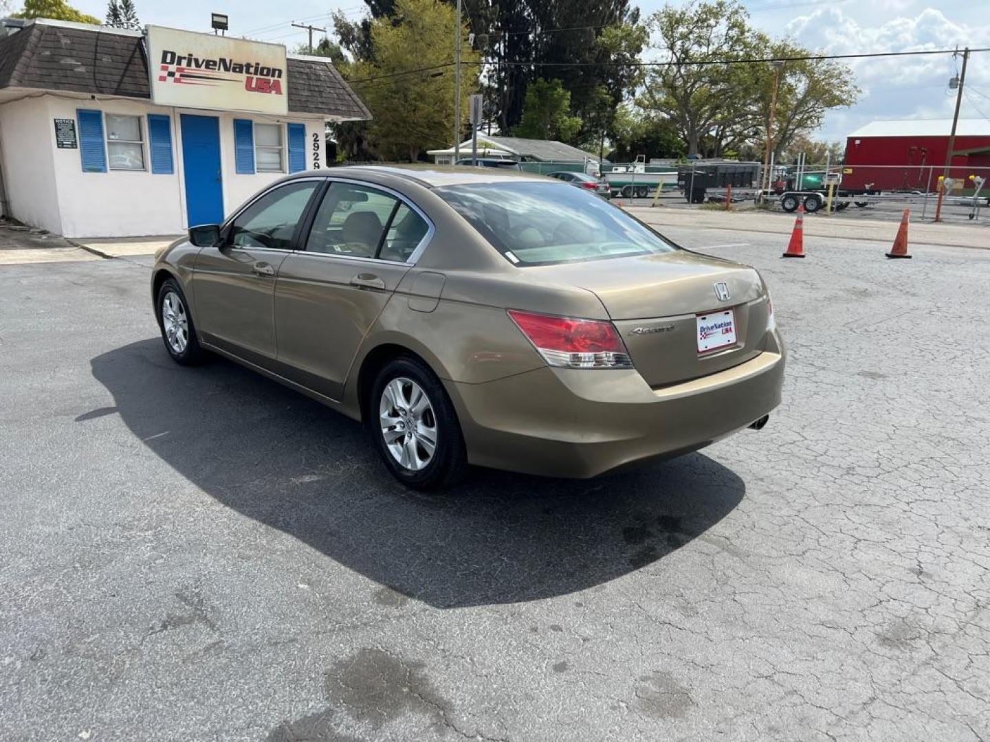 2008 TAN HONDA ACCORD LXP (1HGCP26428A) with an 2.4L engine, Automatic transmission, located at 2929 9th St. West, Bradenton, 34205, (941) 242-2810, 27.473591, -82.570679 - Photo#6