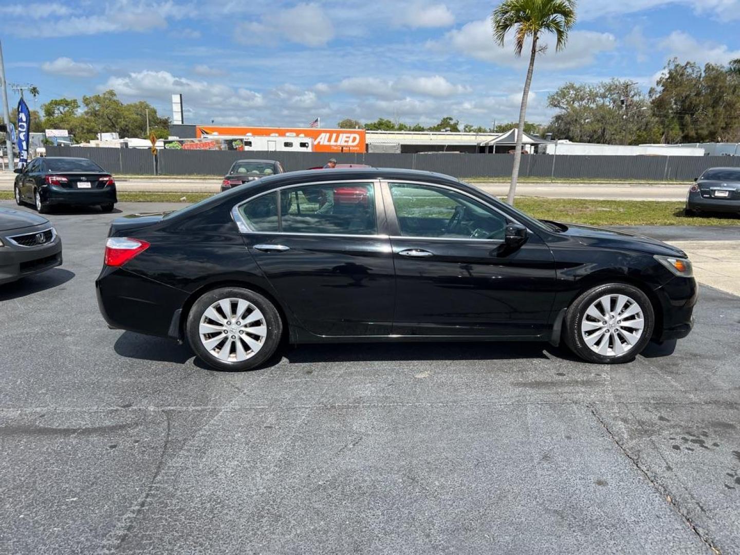 2013 BLACK HONDA ACCORD EX (1HGCR2F78DA) with an 2.4L engine, Continuously Variable transmission, located at 2929 9th St. West, Bradenton, 34205, (941) 242-2810, 27.473591, -82.570679 - Photo#8