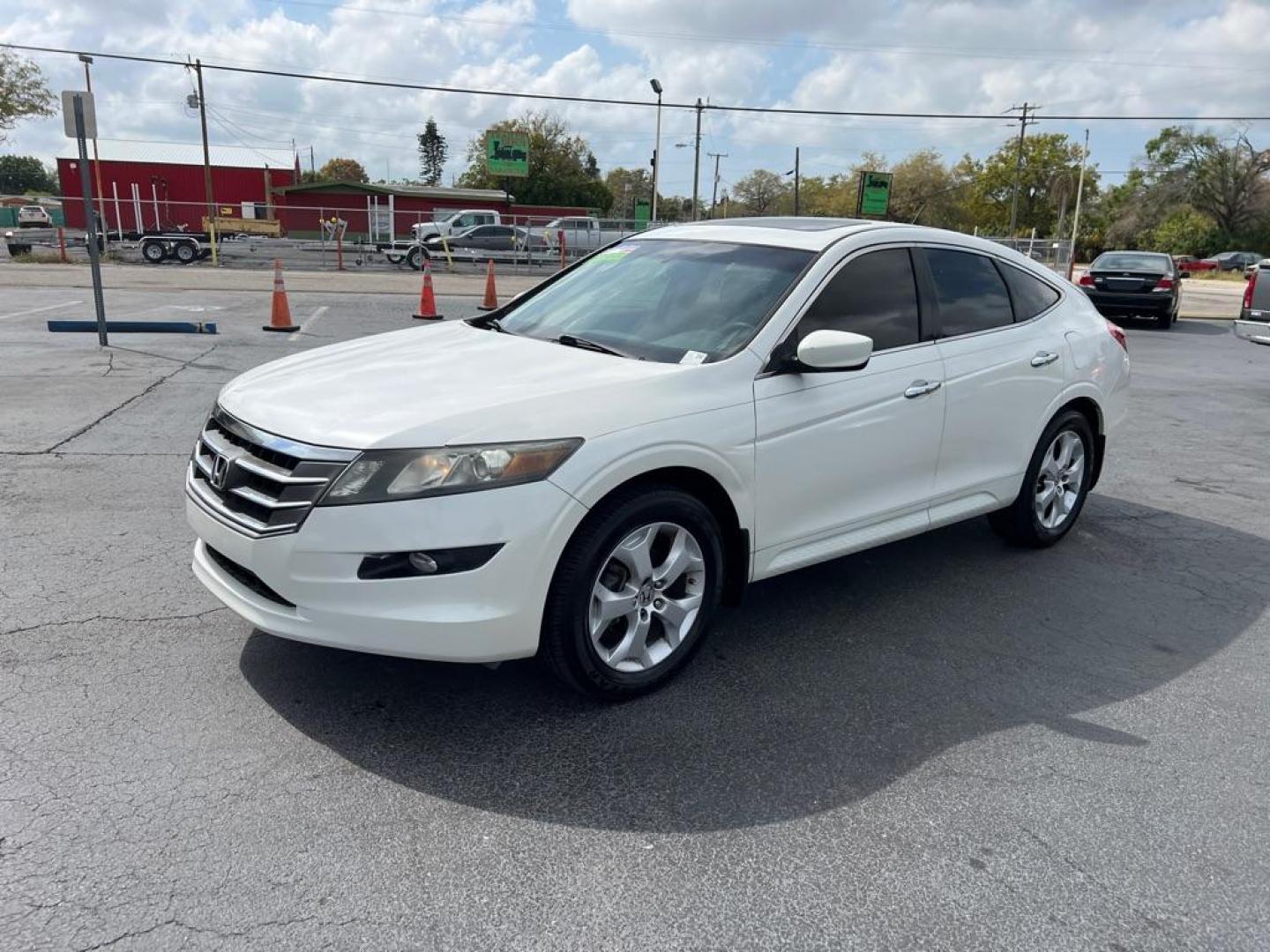 2012 WHITE HONDA CROSSTOUR EXL (5J6TF1H54CL) with an 3.5L engine, Automatic transmission, located at 2929 9th St. West, Bradenton, 34205, (941) 242-2810, 27.473591, -82.570679 - Photo#3