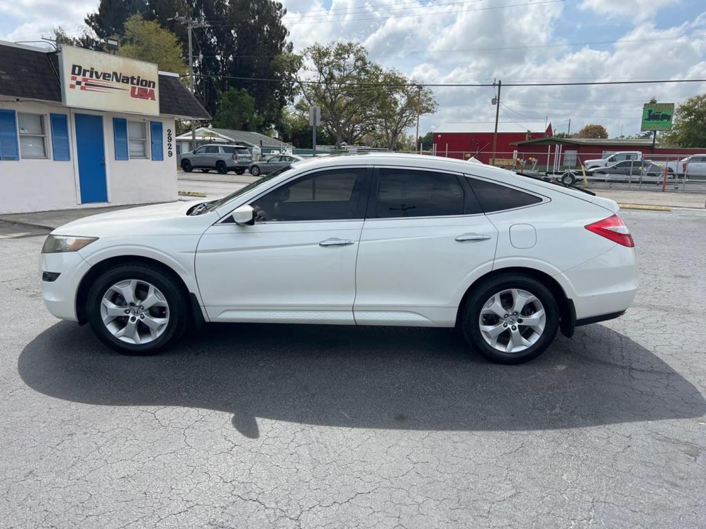 2012 WHITE HONDA CROSSTOUR EXL (5J6TF1H54CL) with an 3.5L engine, Automatic transmission, located at 2929 9th St. West, Bradenton, 34205, (941) 242-2810, 27.473591, -82.570679 - Photo#4