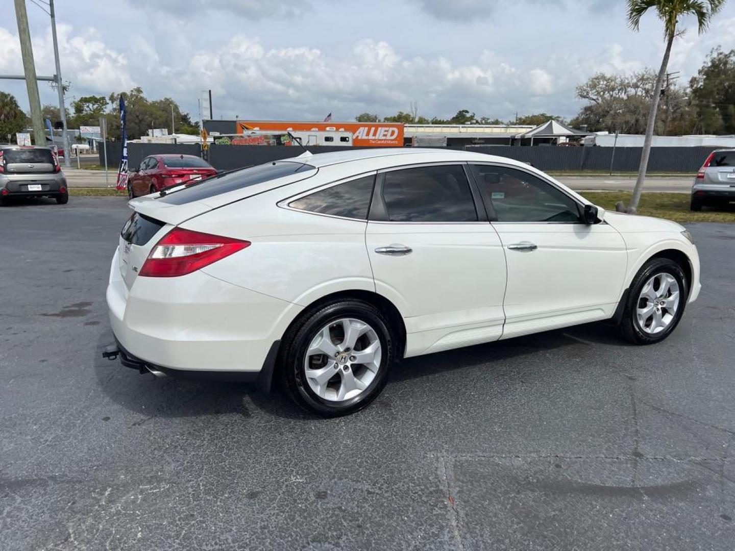 2012 WHITE HONDA CROSSTOUR EXL (5J6TF1H54CL) with an 3.5L engine, Automatic transmission, located at 2929 9th St. West, Bradenton, 34205, (941) 242-2810, 27.473591, -82.570679 - Photo#7