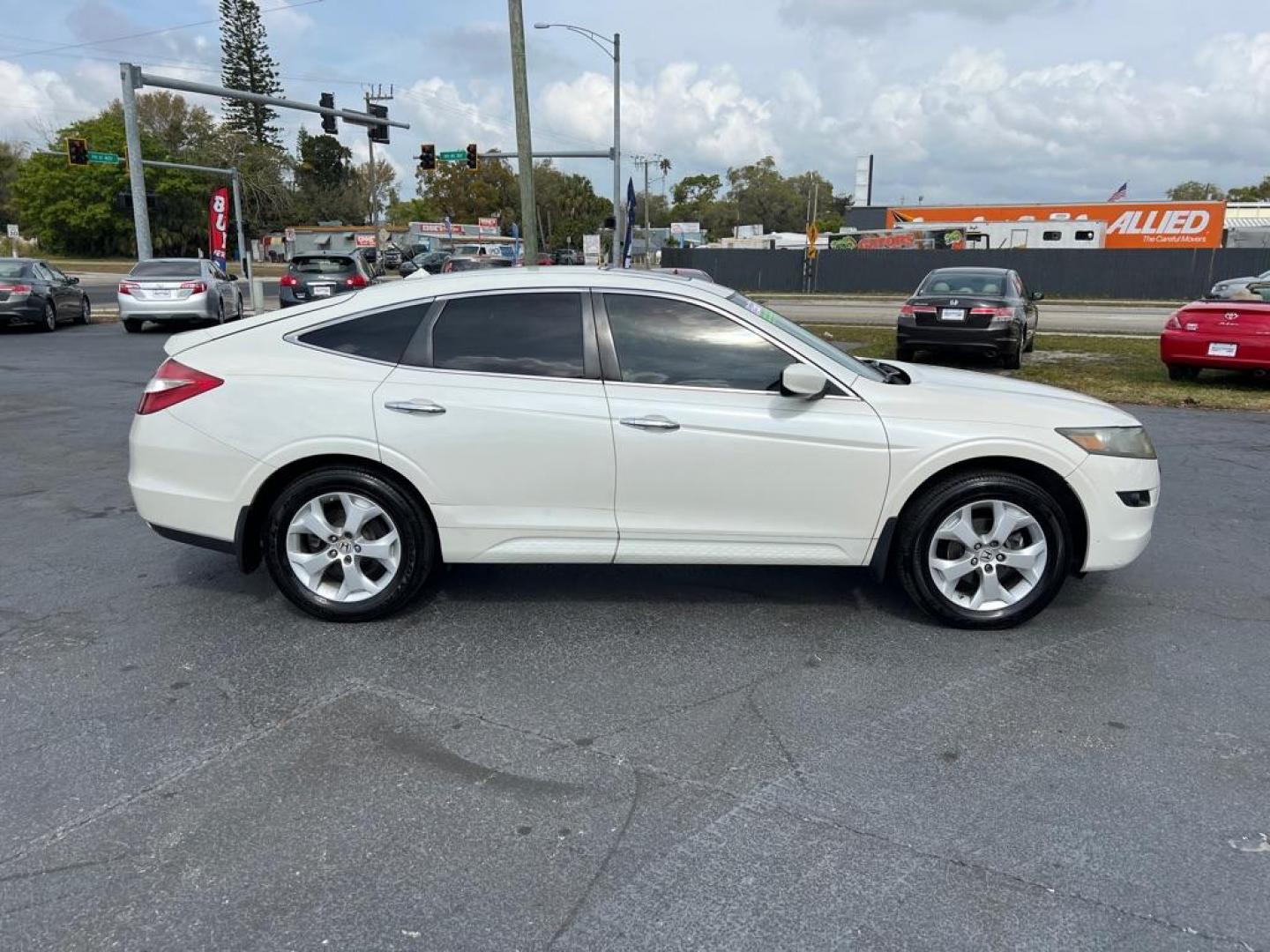 2012 WHITE HONDA CROSSTOUR EXL (5J6TF1H54CL) with an 3.5L engine, Automatic transmission, located at 2929 9th St. West, Bradenton, 34205, (941) 242-2810, 27.473591, -82.570679 - Photo#8