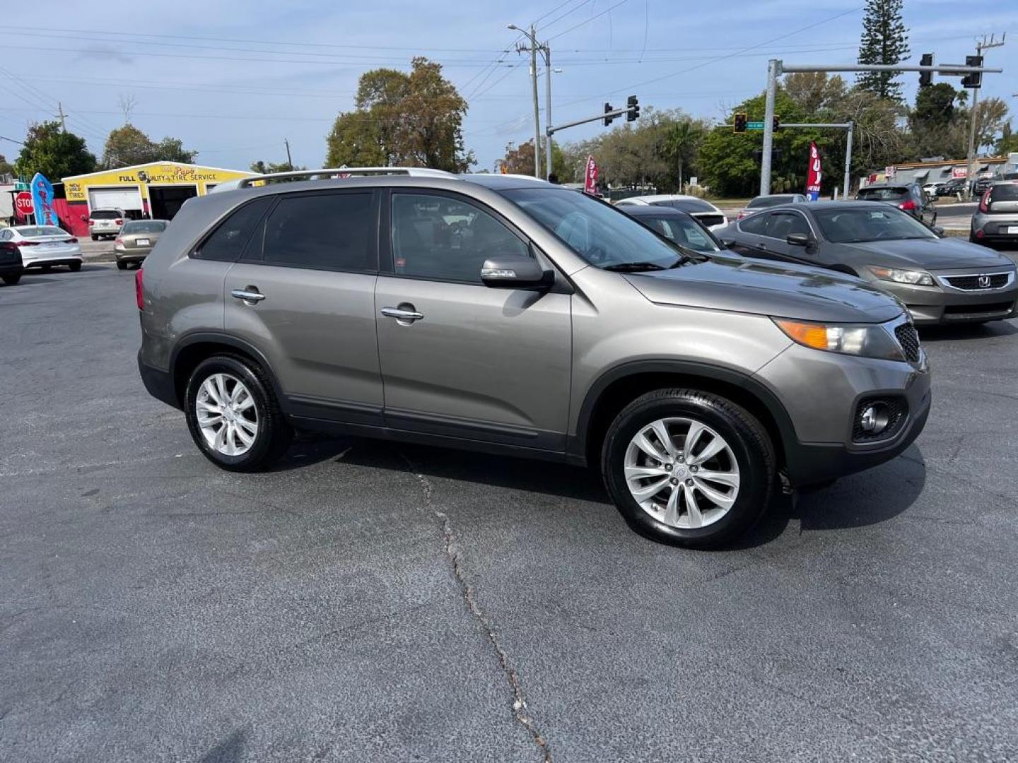 2011 GRAY KIA SORENTO BASE (5XYKT4A23BG) with an 3.5L engine, Automatic transmission, located at 2929 9th St. West, Bradenton, 34205, (941) 242-2810, 27.473591, -82.570679 - Photo#0