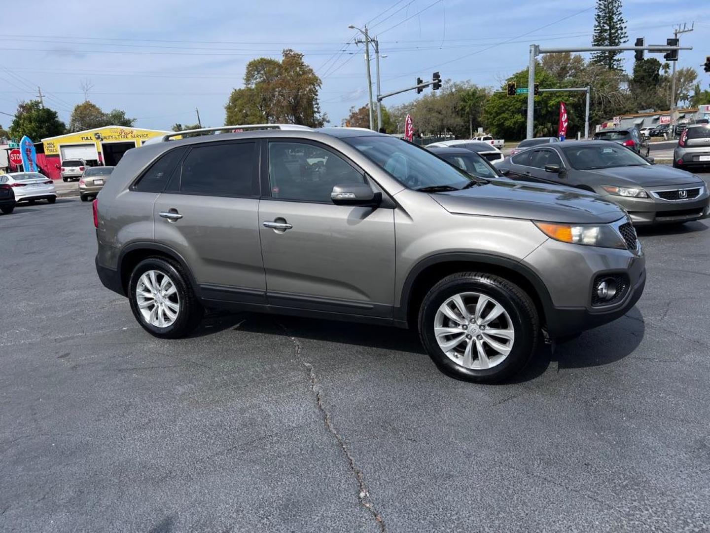 2011 GRAY KIA SORENTO BASE (5XYKT4A23BG) with an 3.5L engine, Automatic transmission, located at 2929 9th St. West, Bradenton, 34205, (941) 242-2810, 27.473591, -82.570679 - Photo#1