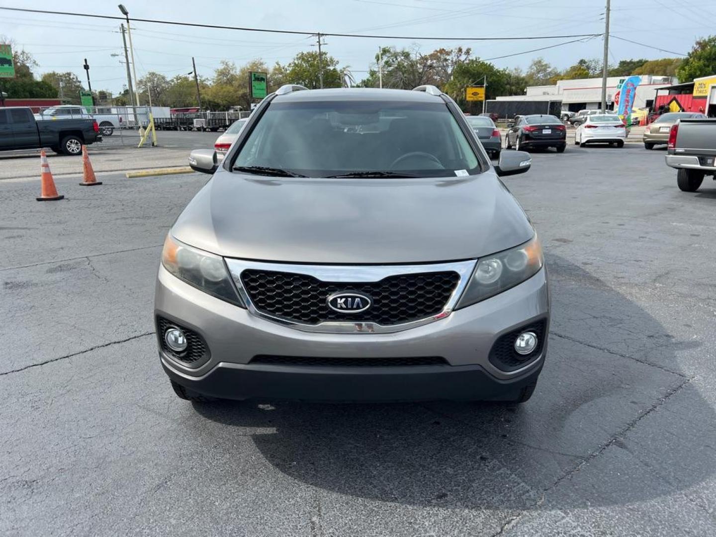 2011 GRAY KIA SORENTO BASE (5XYKT4A23BG) with an 3.5L engine, Automatic transmission, located at 2929 9th St. West, Bradenton, 34205, (941) 242-2810, 27.473591, -82.570679 - Photo#2