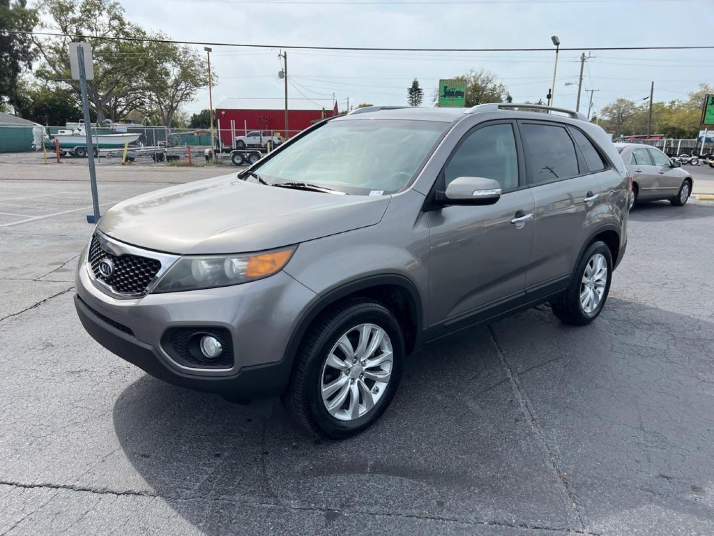 2011 GRAY KIA SORENTO BASE (5XYKT4A23BG) with an 3.5L engine, Automatic transmission, located at 2929 9th St. West, Bradenton, 34205, (941) 242-2810, 27.473591, -82.570679 - Photo#3