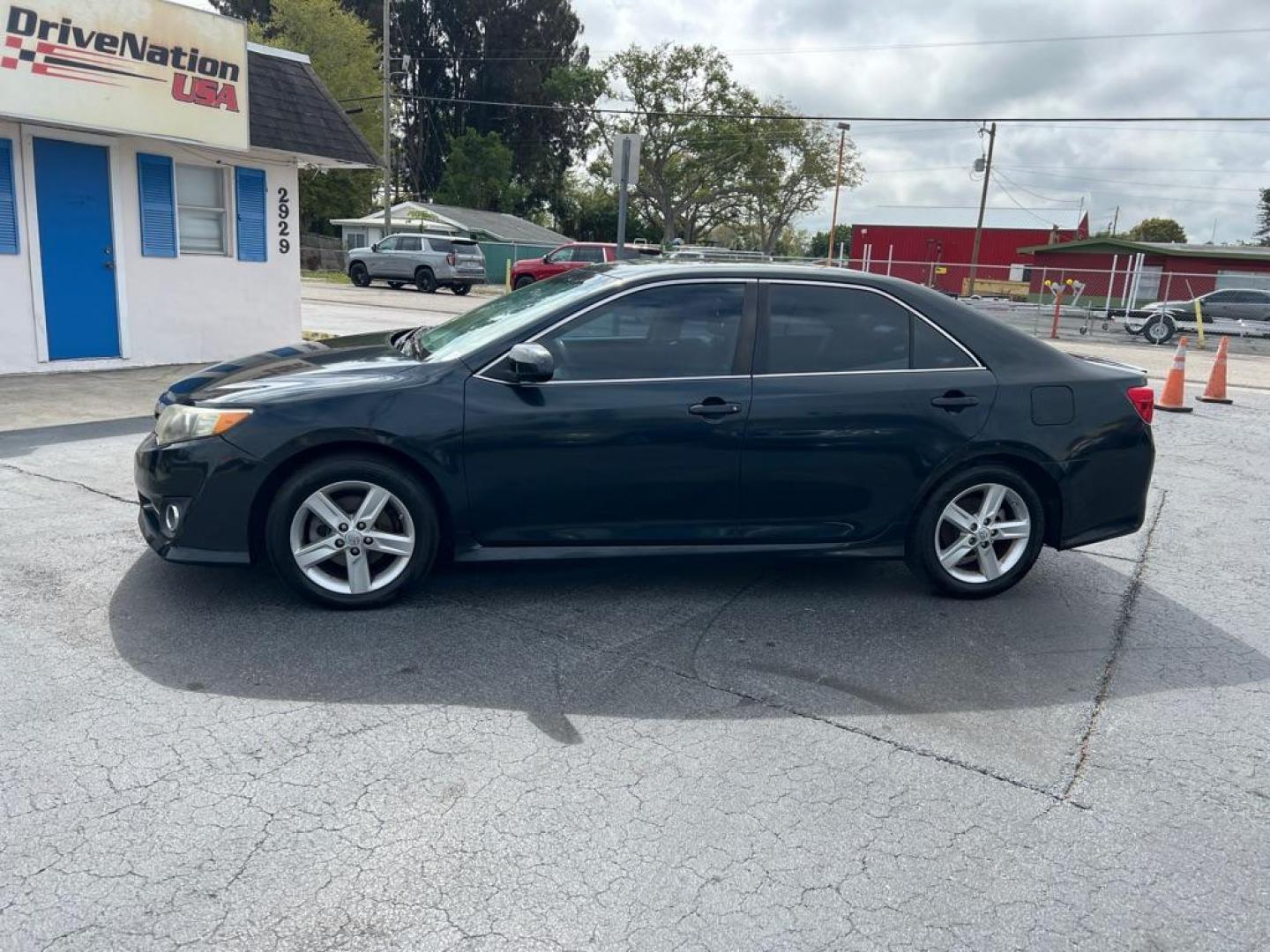 2014 BLUE TOYOTA CAMRY L (4T1BF1FK7EU) with an 2.5L engine, Automatic transmission, located at 2929 9th St. West, Bradenton, 34205, (941) 242-2810, 27.473591, -82.570679 - Photo#4