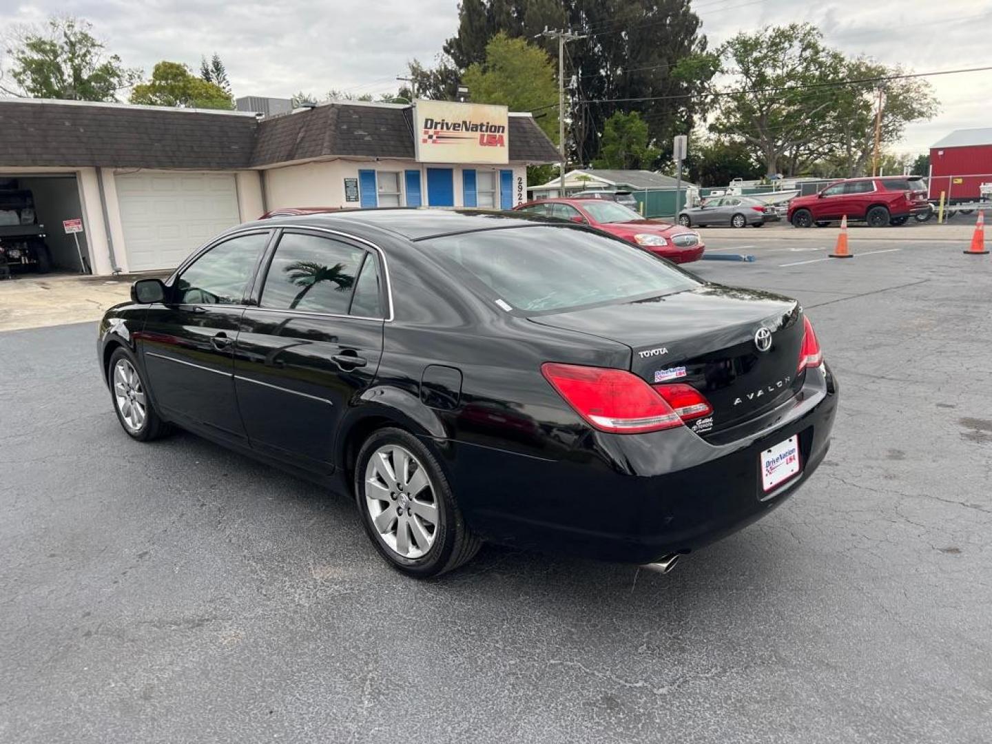 2007 BLACK TOYOTA AVALON LIMITED (4T1BK36B07U) with an 3.5L engine, Automatic transmission, located at 2929 9th St. West, Bradenton, 34205, (941) 242-2810, 27.473591, -82.570679 - Photo#5