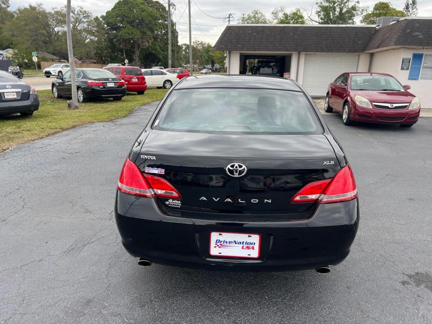 2007 BLACK TOYOTA AVALON LIMITED (4T1BK36B07U) with an 3.5L engine, Automatic transmission, located at 2929 9th St. West, Bradenton, 34205, (941) 242-2810, 27.473591, -82.570679 - Photo#6