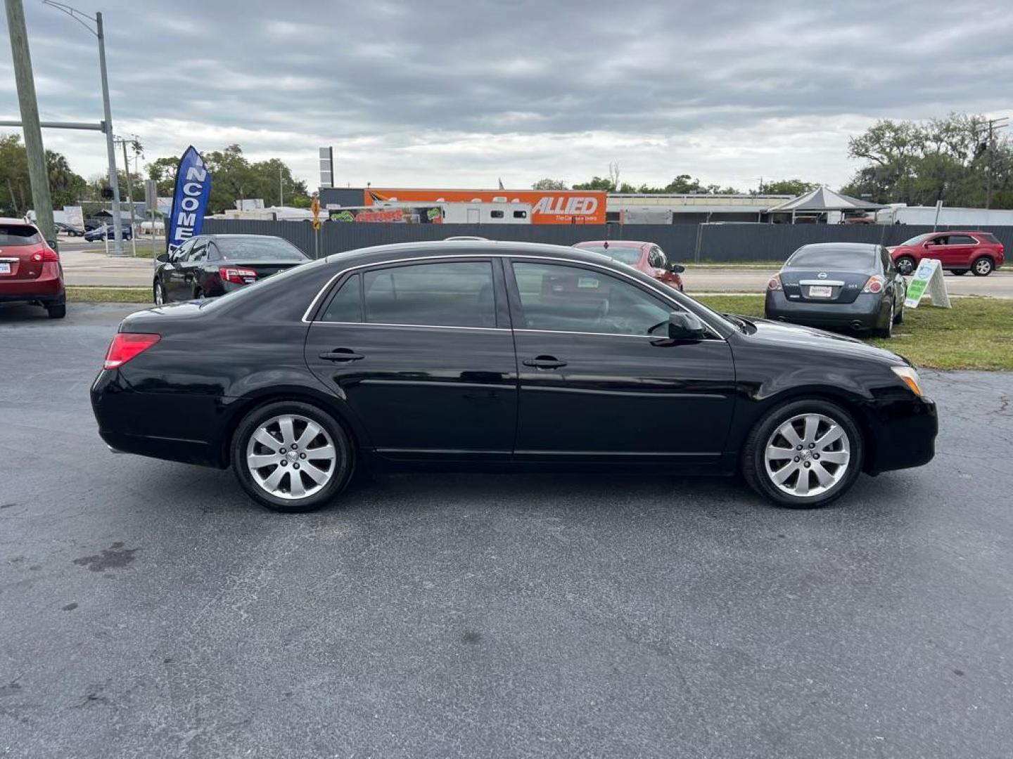 2007 BLACK TOYOTA AVALON LIMITED (4T1BK36B07U) with an 3.5L engine, Automatic transmission, located at 2929 9th St. West, Bradenton, 34205, (941) 242-2810, 27.473591, -82.570679 - Photo#8