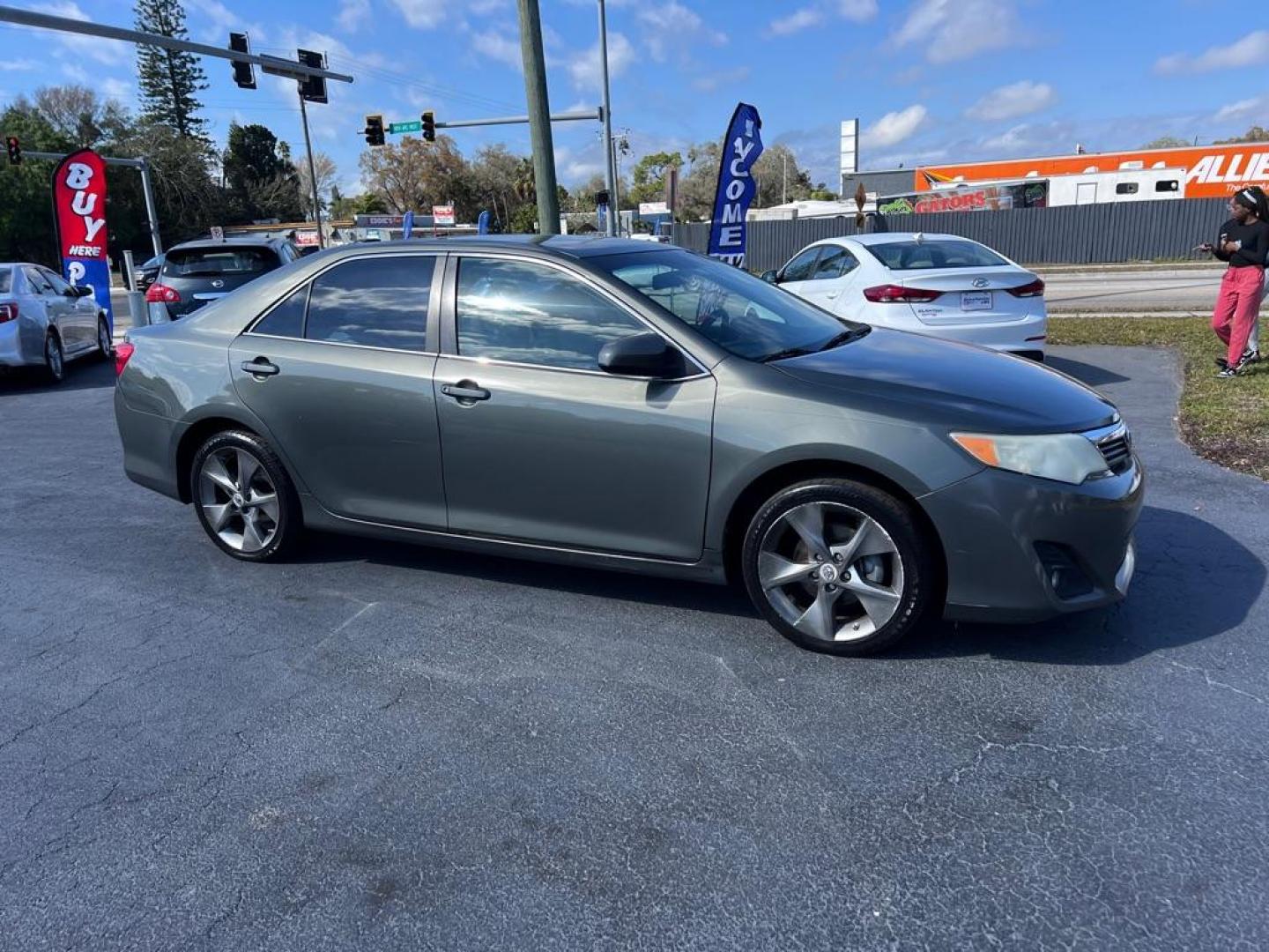 2012 GRAY TOYOTA CAMRY SE (4T1BF1FK3CU) with an 2.5L engine, Automatic transmission, located at 2929 9th St. West, Bradenton, 34205, (941) 242-2810, 27.473591, -82.570679 - Photo#0