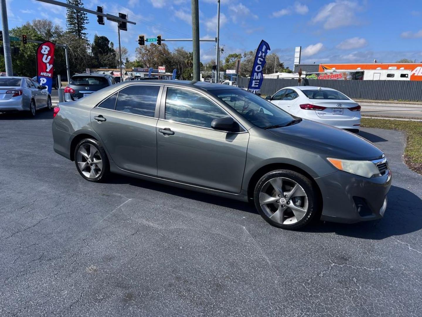 2012 GRAY TOYOTA CAMRY SE (4T1BF1FK3CU) with an 2.5L engine, Automatic transmission, located at 2929 9th St. West, Bradenton, 34205, (941) 242-2810, 27.473591, -82.570679 - Photo#1