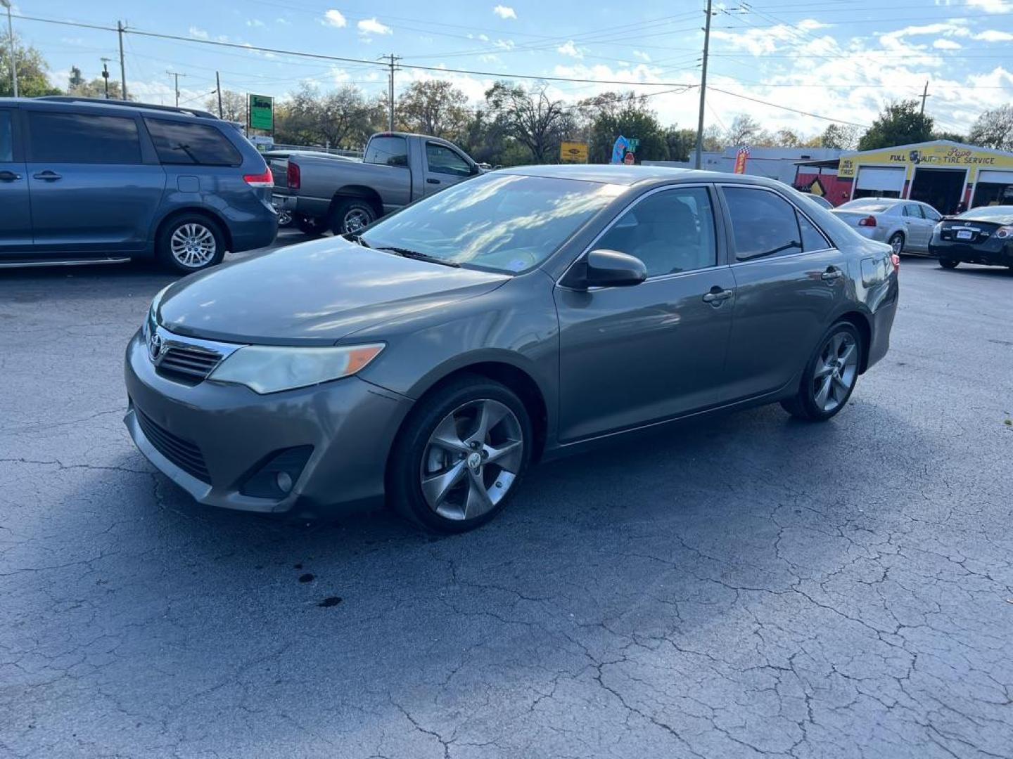 2012 GRAY TOYOTA CAMRY SE (4T1BF1FK3CU) with an 2.5L engine, Automatic transmission, located at 2929 9th St. West, Bradenton, 34205, (941) 242-2810, 27.473591, -82.570679 - Photo#3