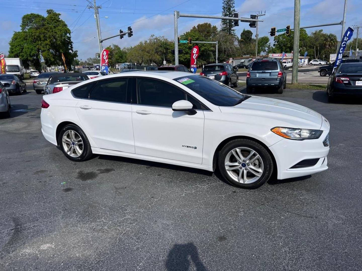 2018 WHITE FORD FUSION SE HYBRID (3FA6P0LU1JR) with an 2.0L engine, Continuously Variable transmission, located at 2929 9th St. West, Bradenton, 34205, (941) 242-2810, 27.473591, -82.570679 - Photo#0