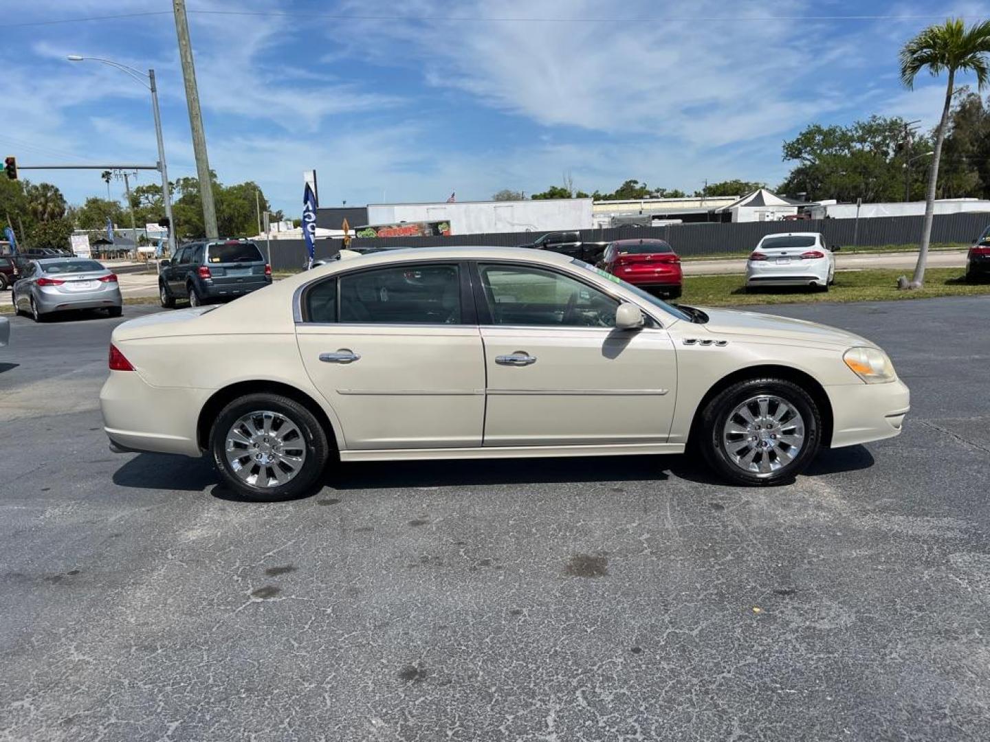 2010 WHITE BUICK LUCERNE CXL (1G4HD5EMXAU) with an 3.9L engine, Automatic transmission, located at 2929 9th St. West, Bradenton, 34205, (941) 242-2810, 27.473591, -82.570679 - Thanks for inquring into DriveNation USA! All vehicles listed can be viewed at www.drivenationusa.com for vehicle history reports and additonal info. We cannot quote any terms such as down payments or monthly payments without an application. You can apply directly at www.drivenationusa.com or by con - Photo#9