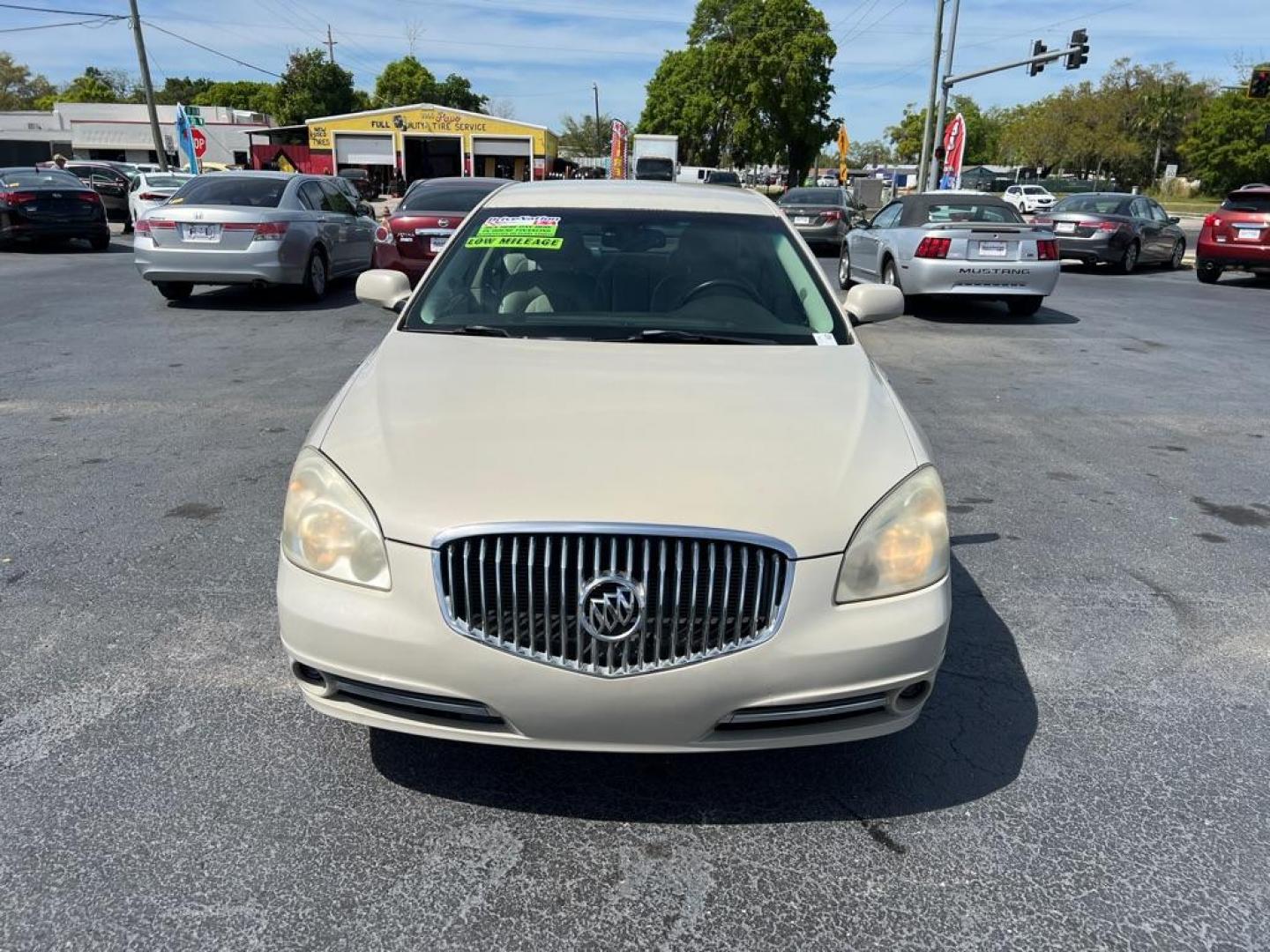 2010 WHITE BUICK LUCERNE CXL (1G4HD5EMXAU) with an 3.9L engine, Automatic transmission, located at 2929 9th St. West, Bradenton, 34205, (941) 242-2810, 27.473591, -82.570679 - Thanks for inquring into DriveNation USA! All vehicles listed can be viewed at www.drivenationusa.com for vehicle history reports and additonal info. We cannot quote any terms such as down payments or monthly payments without an application. You can apply directly at www.drivenationusa.com or by con - Photo#3