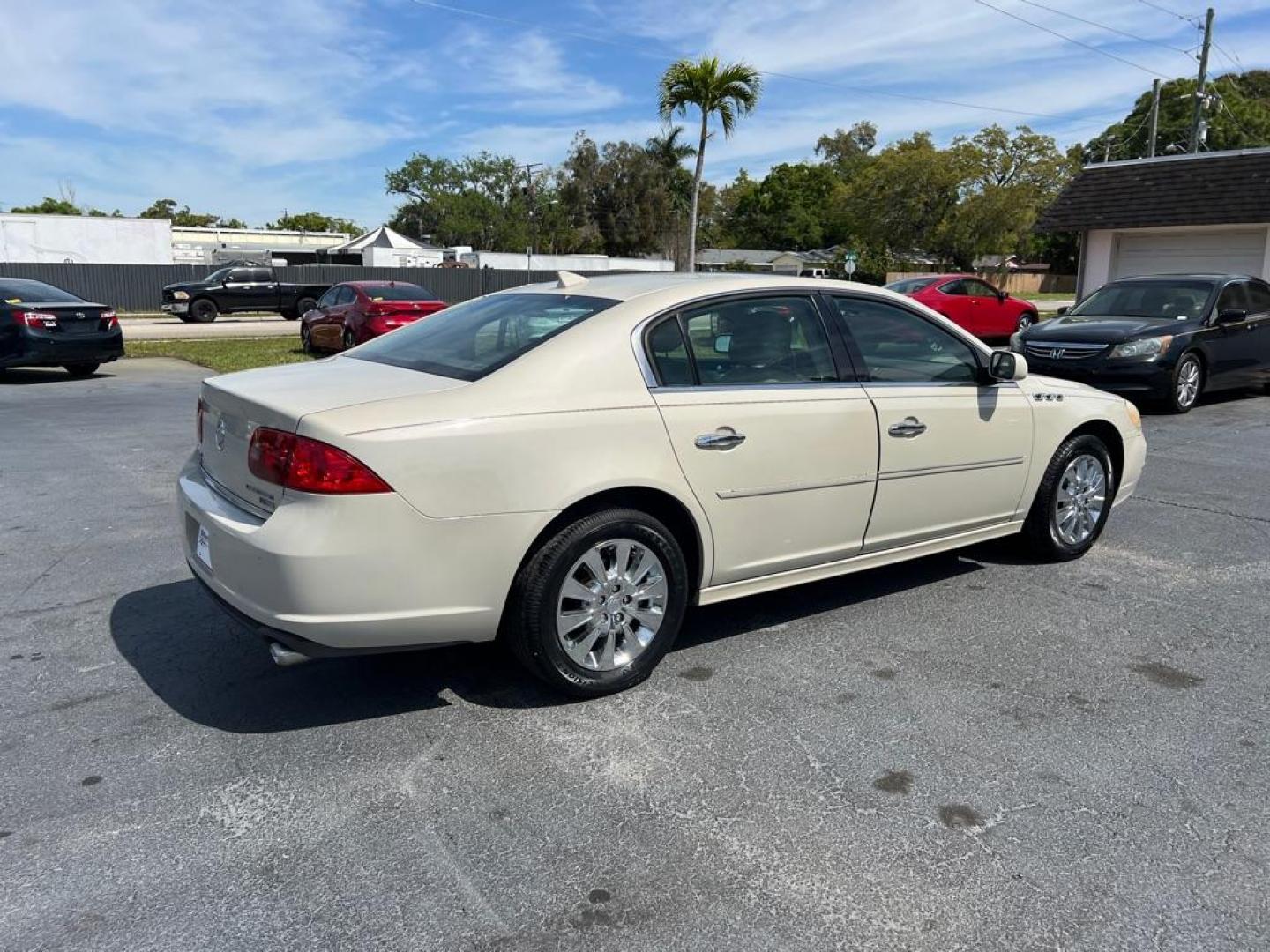 2010 WHITE BUICK LUCERNE CXL (1G4HD5EMXAU) with an 3.9L engine, Automatic transmission, located at 2929 9th St. West, Bradenton, 34205, (941) 242-2810, 27.473591, -82.570679 - Thanks for inquring into DriveNation USA! All vehicles listed can be viewed at www.drivenationusa.com for vehicle history reports and additonal info. We cannot quote any terms such as down payments or monthly payments without an application. You can apply directly at www.drivenationusa.com or by con - Photo#8