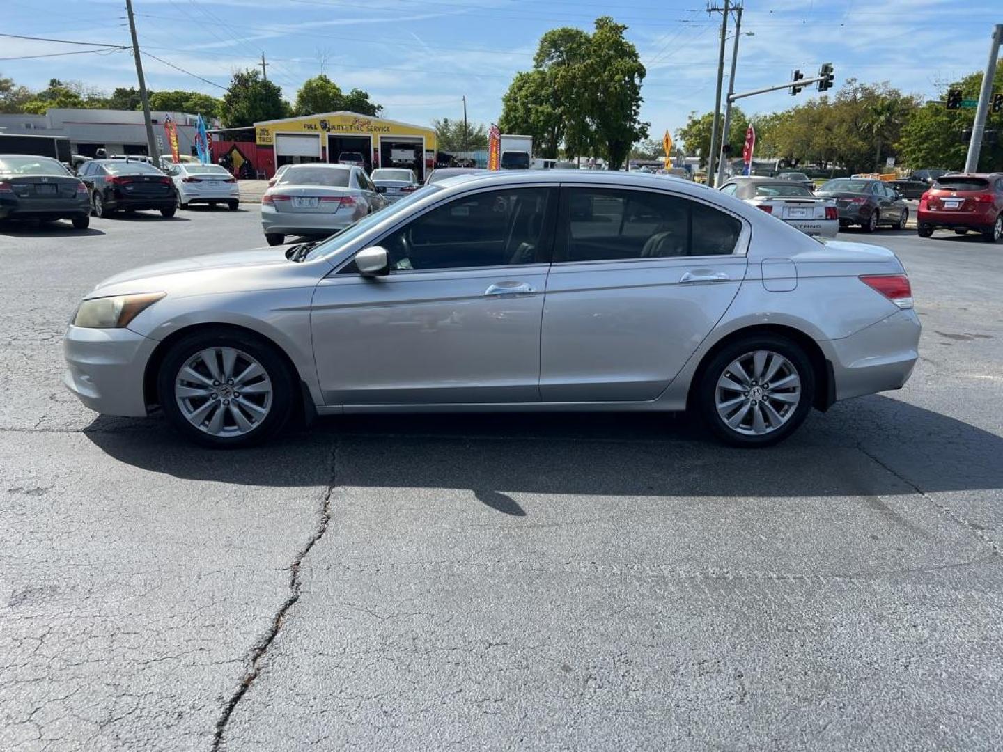 2011 SILVER HONDA ACCORD EXL (1HGCP3F81BA) with an 3.5L engine, Automatic transmission, located at 2929 9th St. West, Bradenton, 34205, (941) 242-2810, 27.473591, -82.570679 - Photo#4