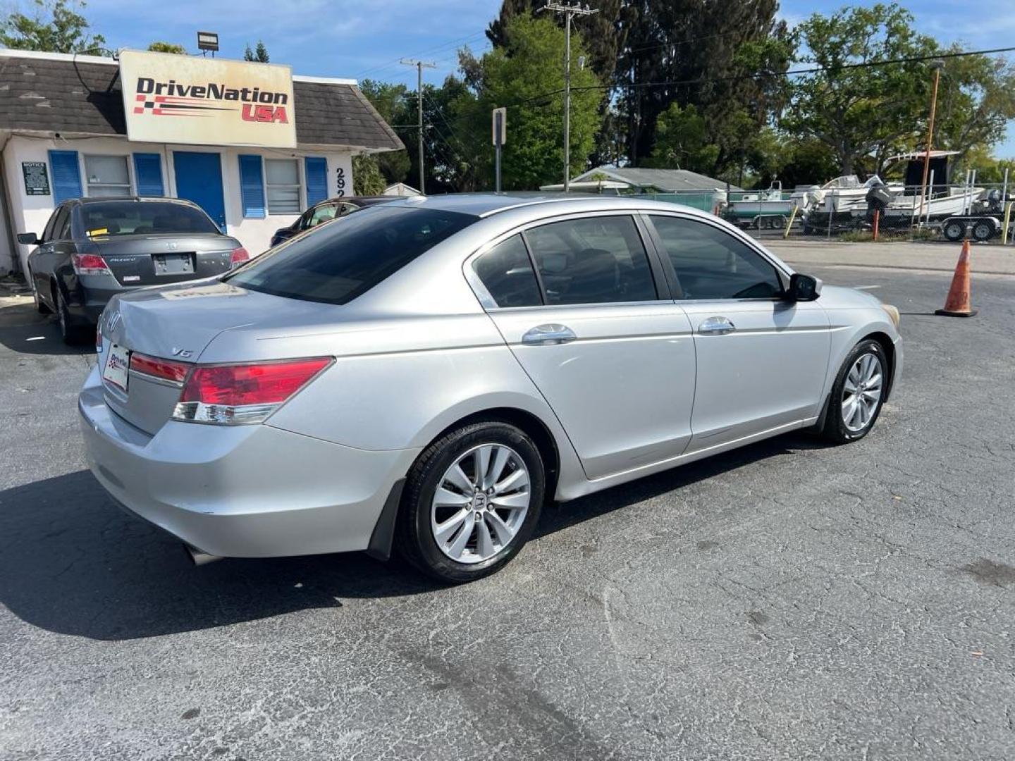 2011 SILVER HONDA ACCORD EXL (1HGCP3F81BA) with an 3.5L engine, Automatic transmission, located at 2929 9th St. West, Bradenton, 34205, (941) 242-2810, 27.473591, -82.570679 - Photo#7