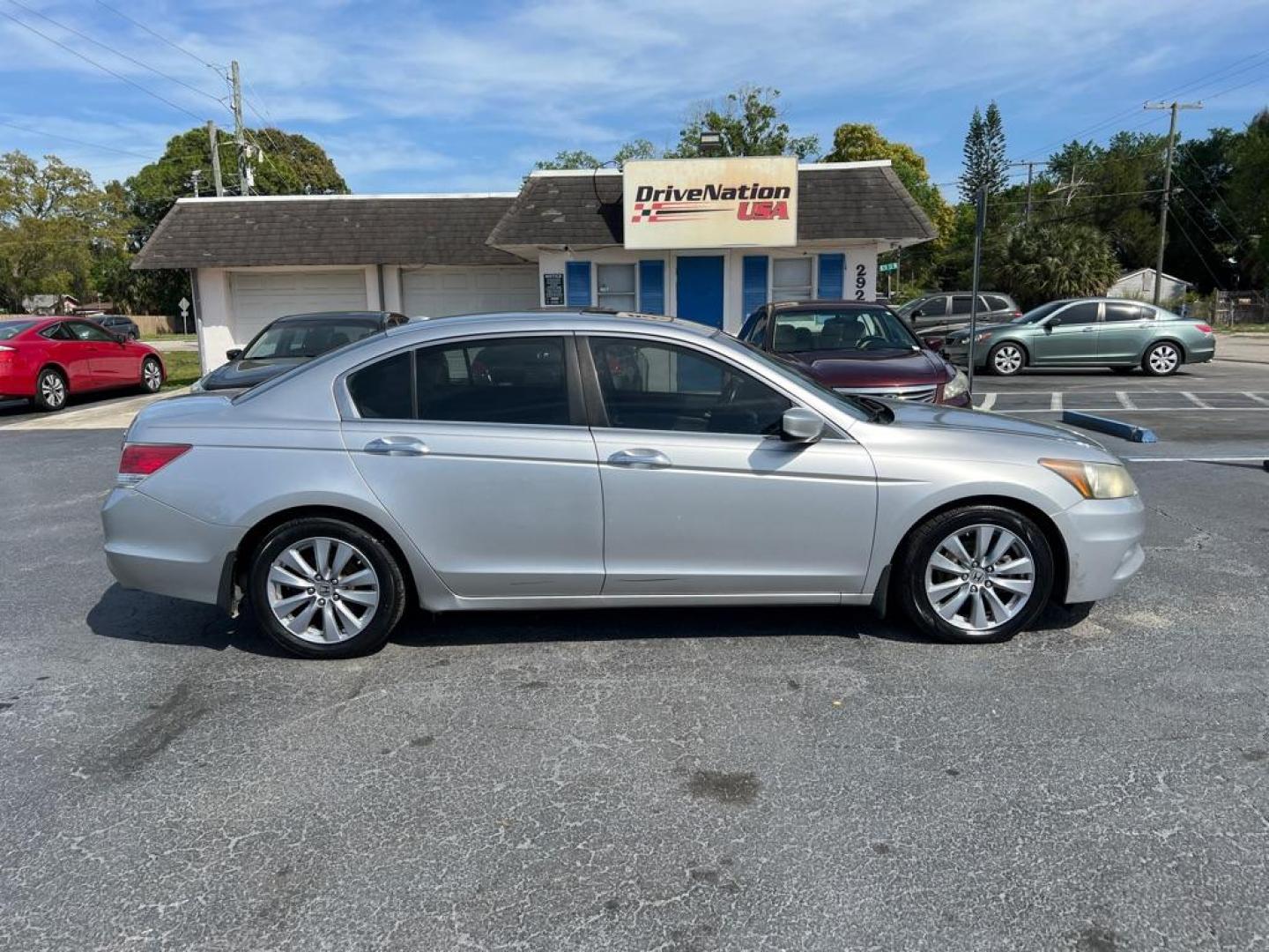 2011 SILVER HONDA ACCORD EXL (1HGCP3F81BA) with an 3.5L engine, Automatic transmission, located at 2929 9th St. West, Bradenton, 34205, (941) 242-2810, 27.473591, -82.570679 - Photo#8