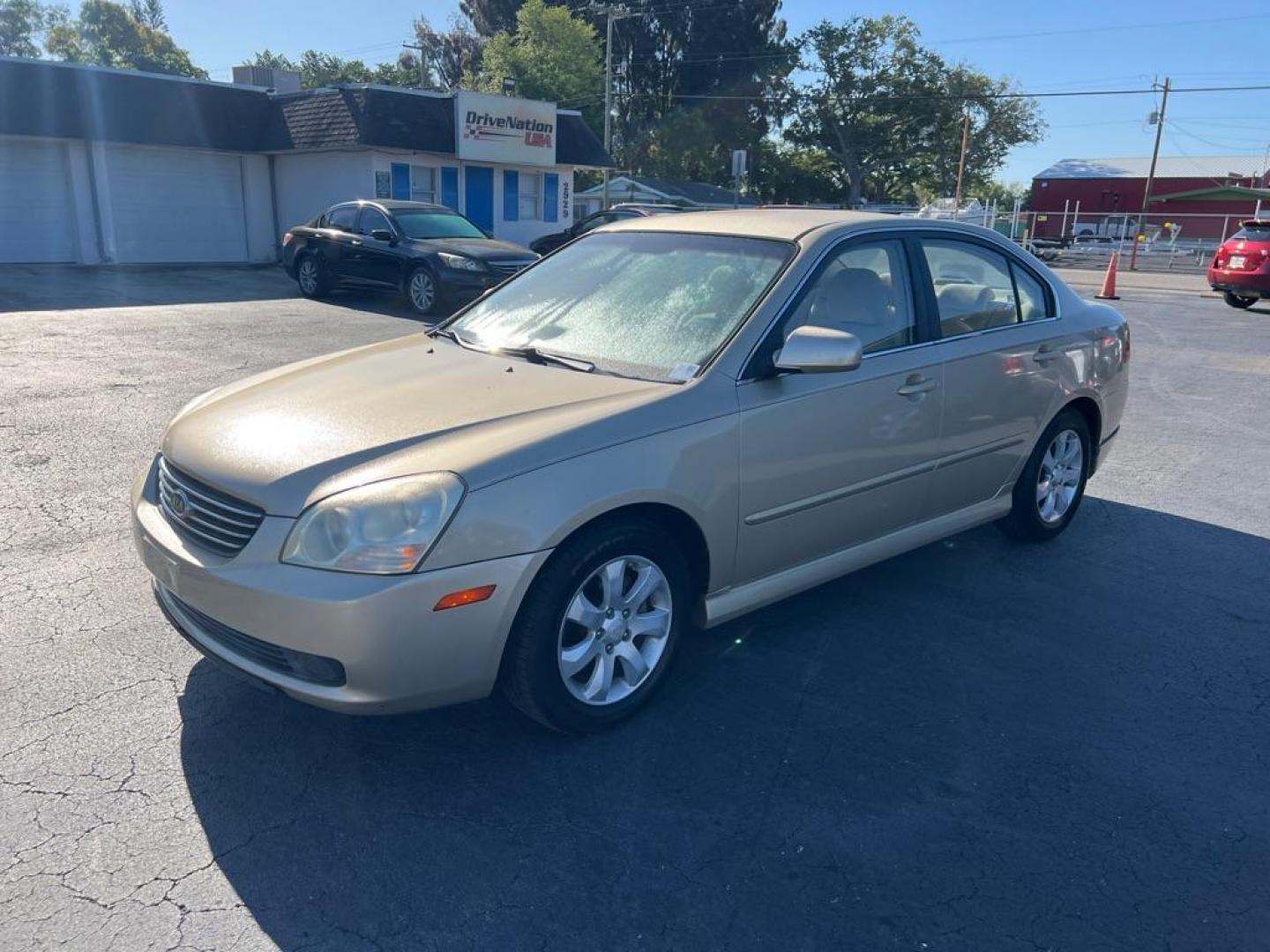 2008 GOLD KIA OPTIMA LX (KNAGE124385) with an 2.7L engine, Automatic transmission, located at 2929 9th St. West, Bradenton, 34205, (941) 242-2810, 27.473591, -82.570679 - Photo#3