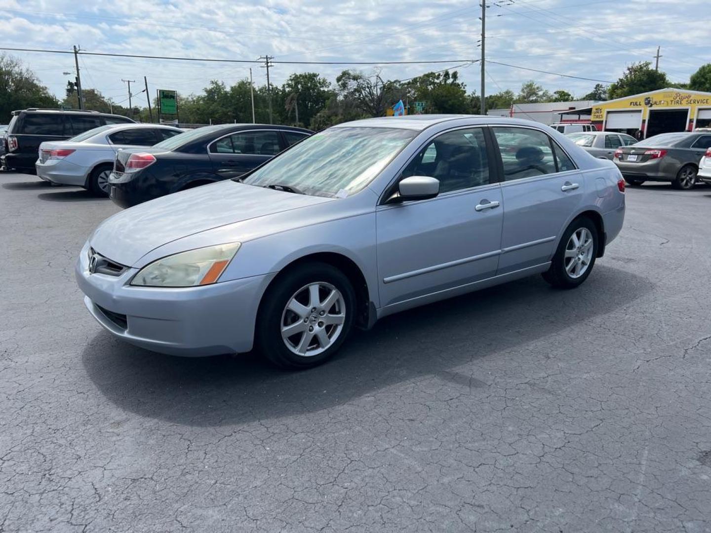 2005 SILVER HONDA ACCORD EX (1HGCM66525A) with an 3.0L engine, Automatic transmission, located at 2929 9th St. West, Bradenton, 34205, (941) 242-2810, 27.473591, -82.570679 - Photo#3