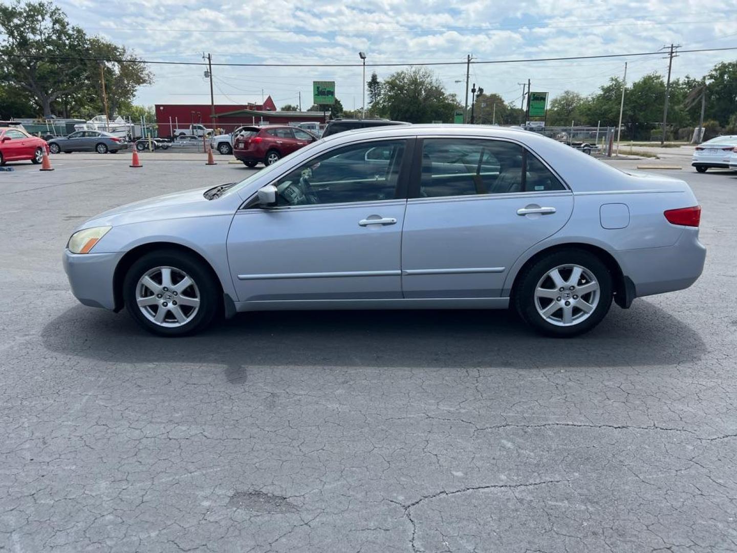 2005 SILVER HONDA ACCORD EX (1HGCM66525A) with an 3.0L engine, Automatic transmission, located at 2929 9th St. West, Bradenton, 34205, (941) 242-2810, 27.473591, -82.570679 - Photo#4