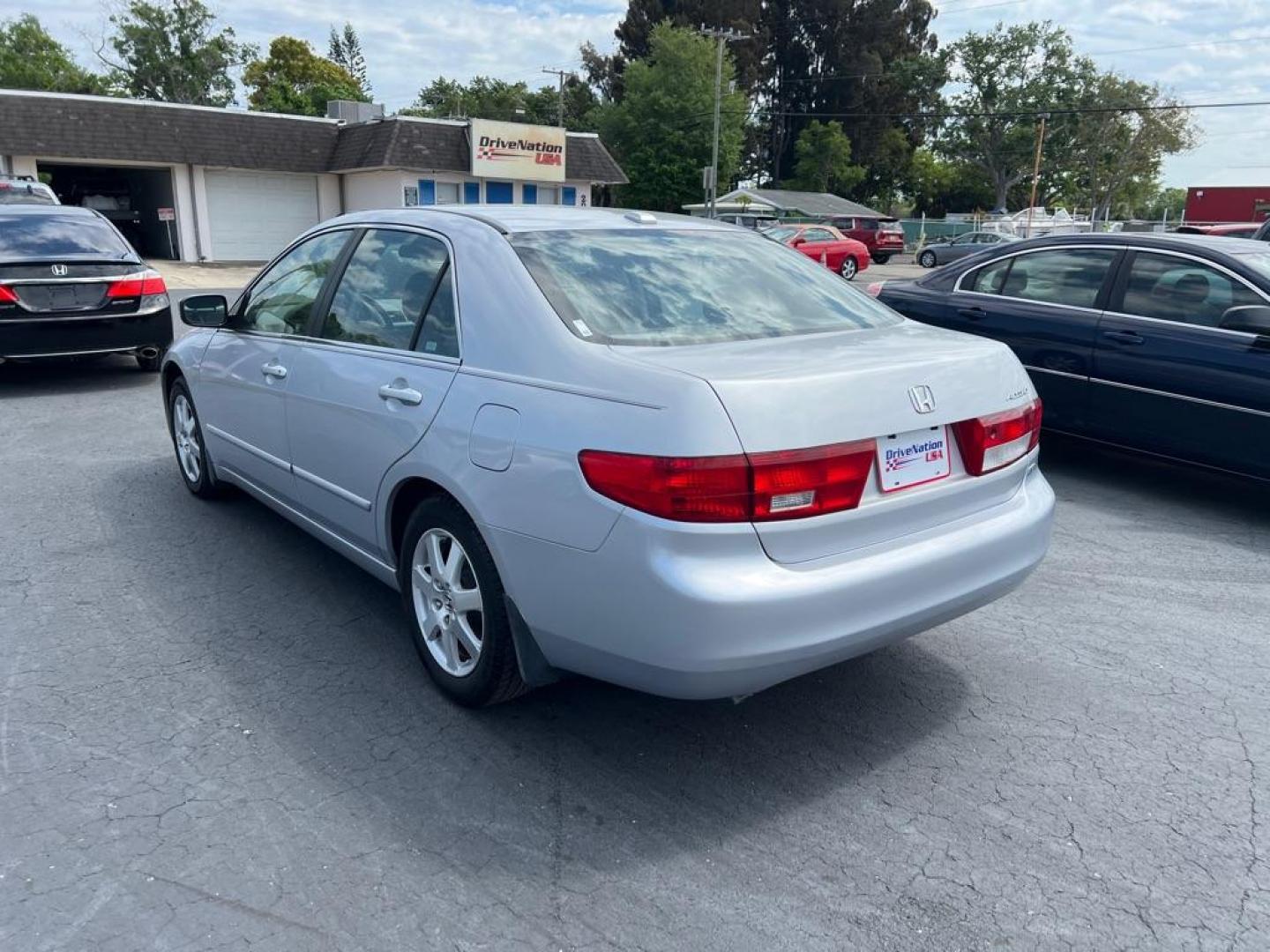 2005 SILVER HONDA ACCORD EX (1HGCM66525A) with an 3.0L engine, Automatic transmission, located at 2929 9th St. West, Bradenton, 34205, (941) 242-2810, 27.473591, -82.570679 - Photo#5