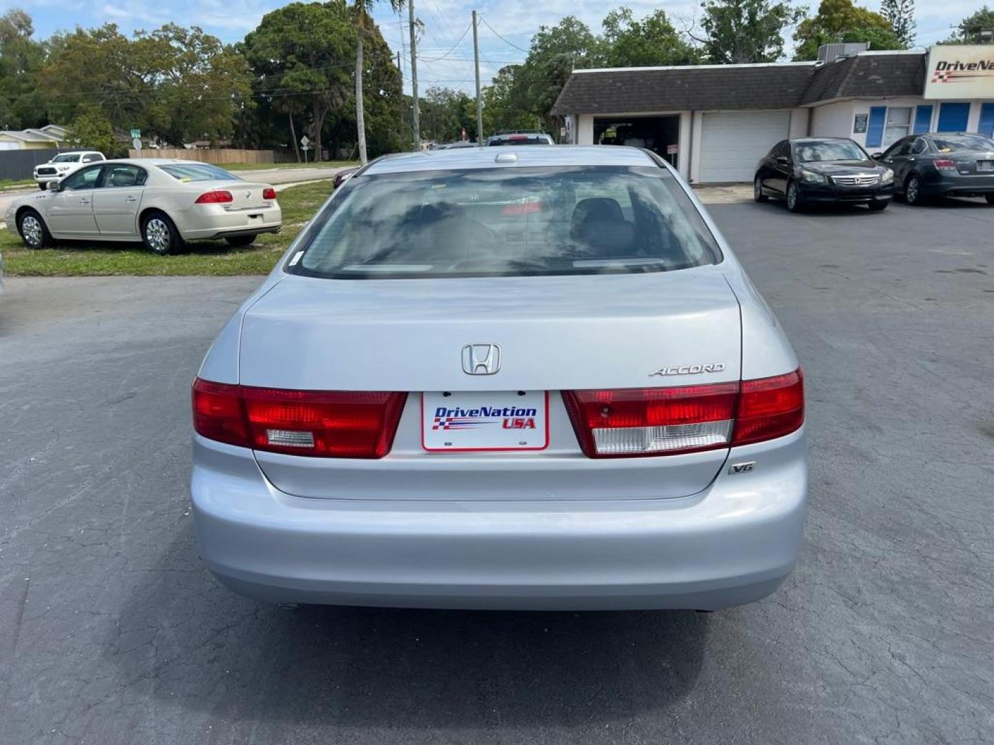 2005 SILVER HONDA ACCORD EX (1HGCM66525A) with an 3.0L engine, Automatic transmission, located at 2929 9th St. West, Bradenton, 34205, (941) 242-2810, 27.473591, -82.570679 - Photo#6