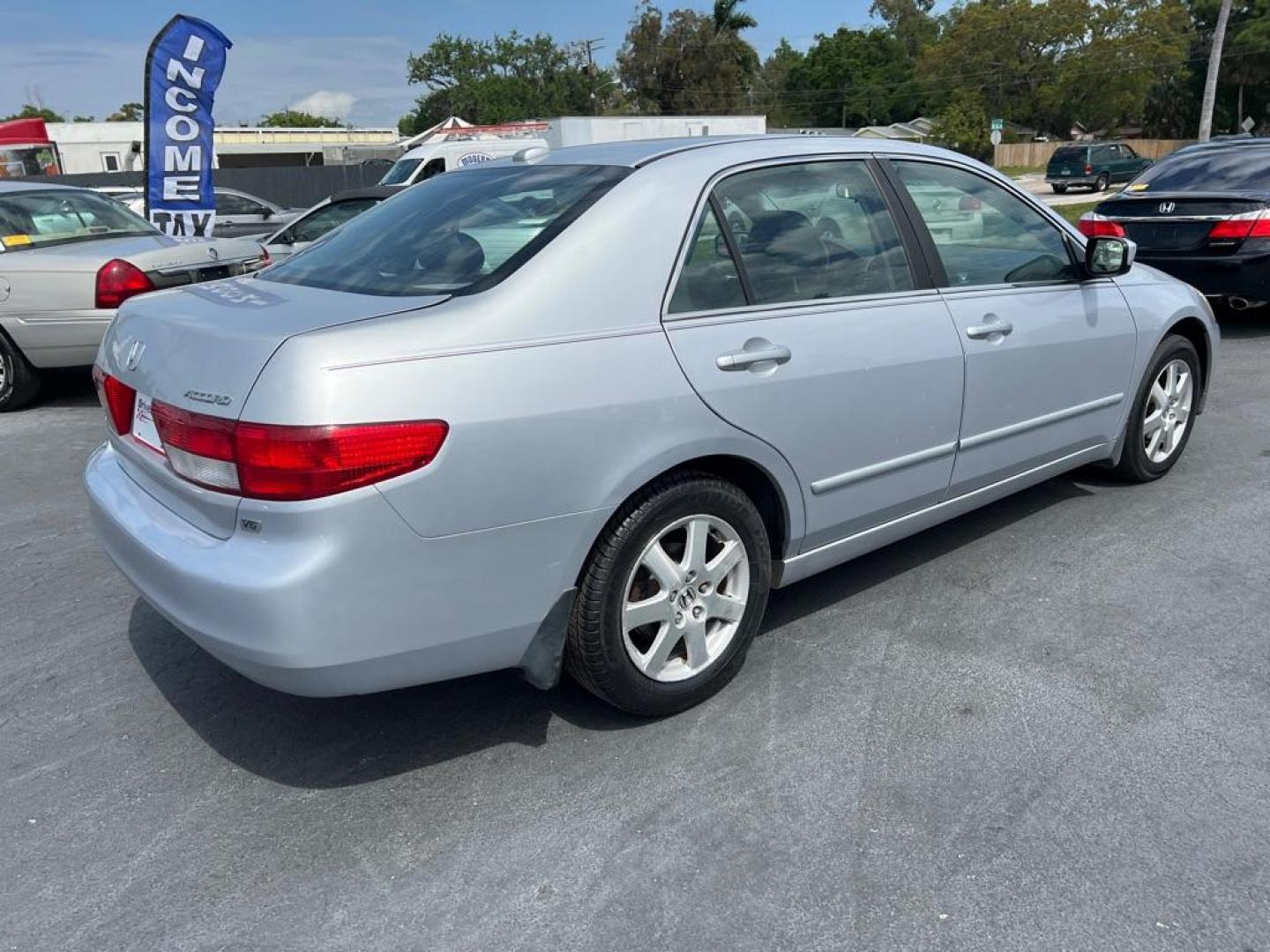 2005 SILVER HONDA ACCORD EX (1HGCM66525A) with an 3.0L engine, Automatic transmission, located at 2929 9th St. West, Bradenton, 34205, (941) 242-2810, 27.473591, -82.570679 - Photo#7