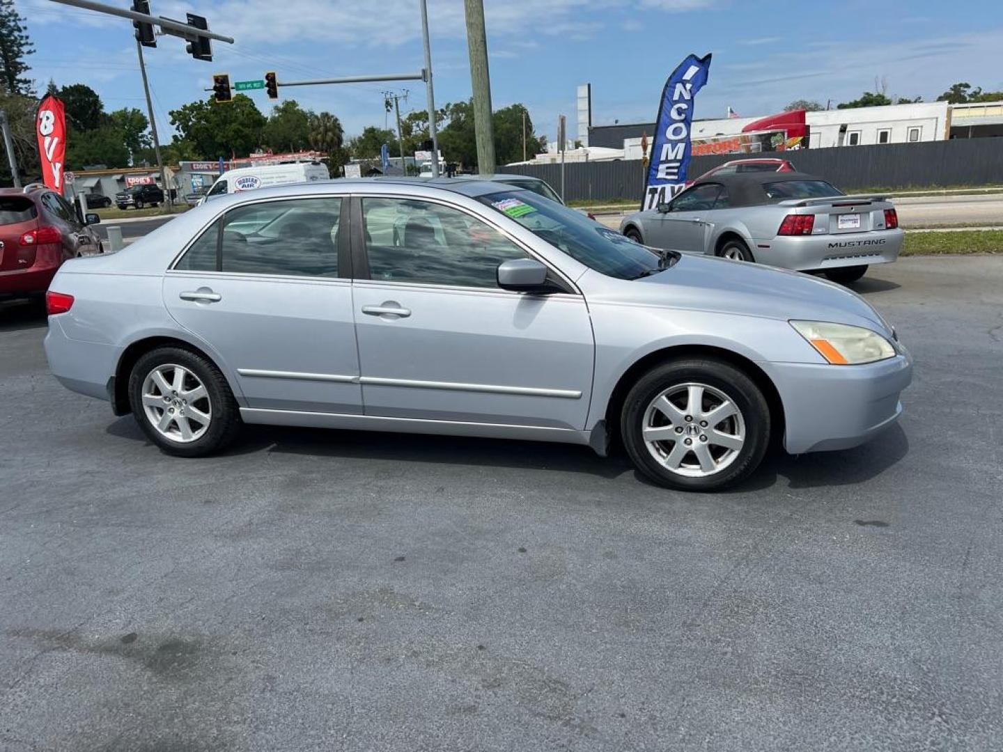 2005 SILVER HONDA ACCORD EX (1HGCM66525A) with an 3.0L engine, Automatic transmission, located at 2929 9th St. West, Bradenton, 34205, (941) 242-2810, 27.473591, -82.570679 - Photo#8