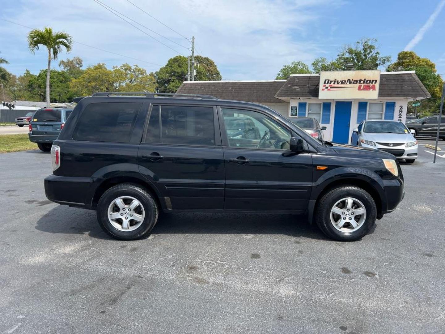 2006 BLACK HONDA PILOT EX (5FNYF286X6B) with an 3.5L engine, Automatic transmission, located at 2929 9th St. West, Bradenton, 34205, (941) 242-2810, 27.473591, -82.570679 - Photo#5