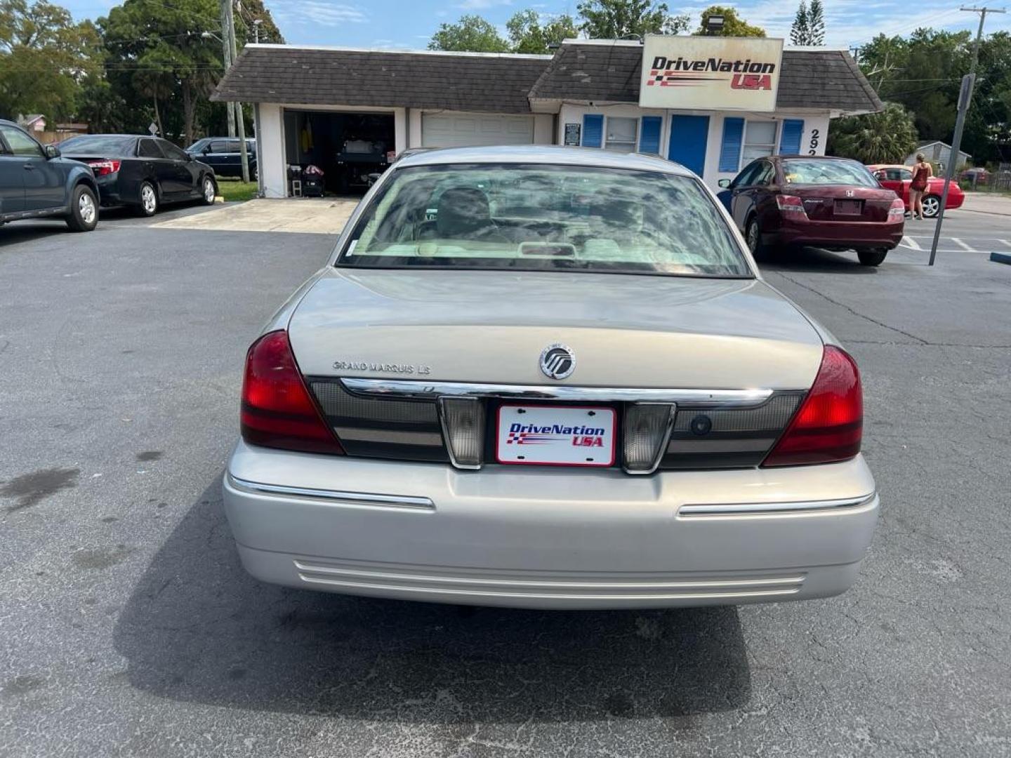 2007 BROWN MERCURY GRAND MARQUIS LS (2MEFM75V07X) with an 4.6L engine, Automatic transmission, located at 2929 9th St. West, Bradenton, 34205, (941) 242-2810, 27.473591, -82.570679 - Photo#5